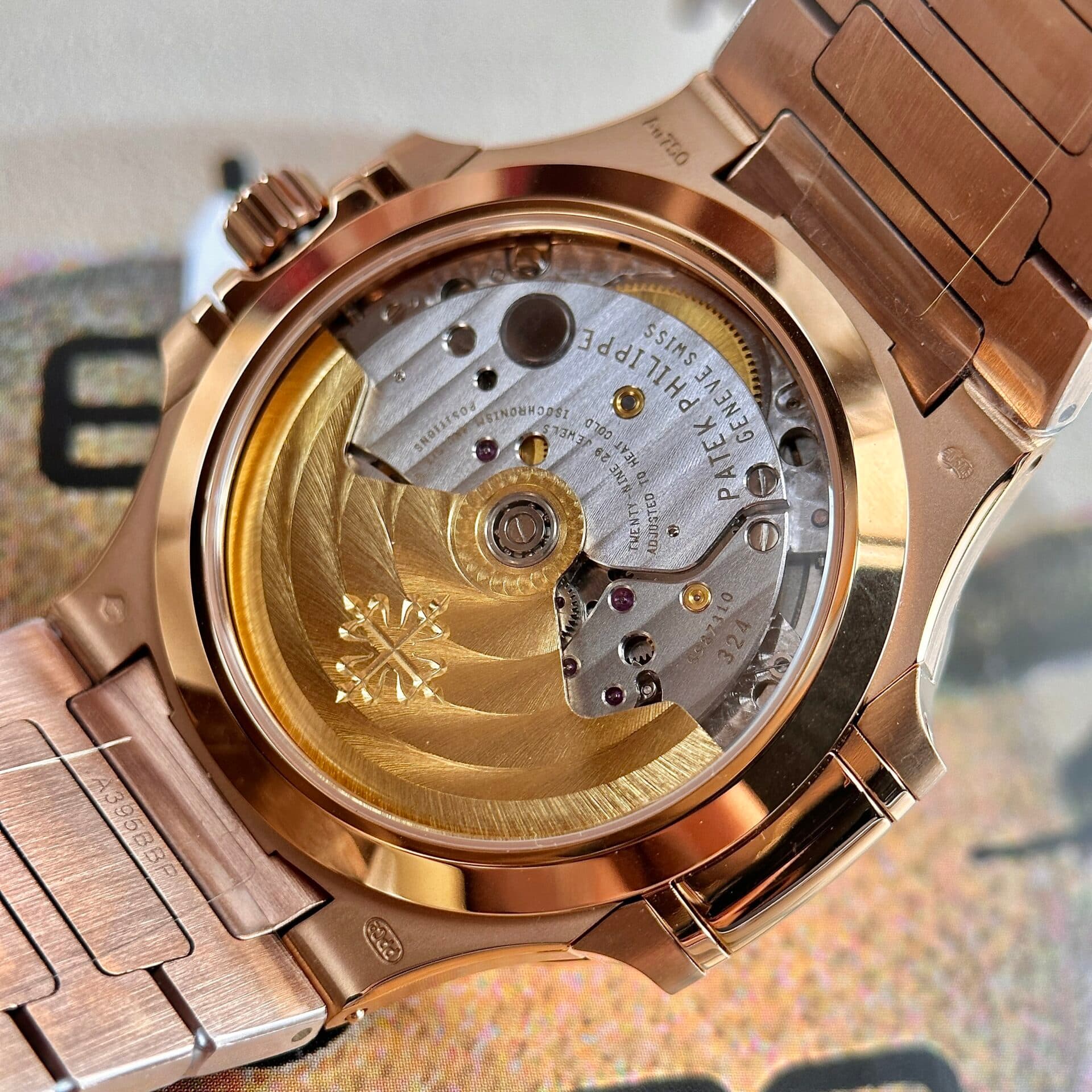 Dong-Ho-Patek-Philippe-Nautilus-7118-Replica-Mau-Vang-Hong-Nha-May-3K-2-1
