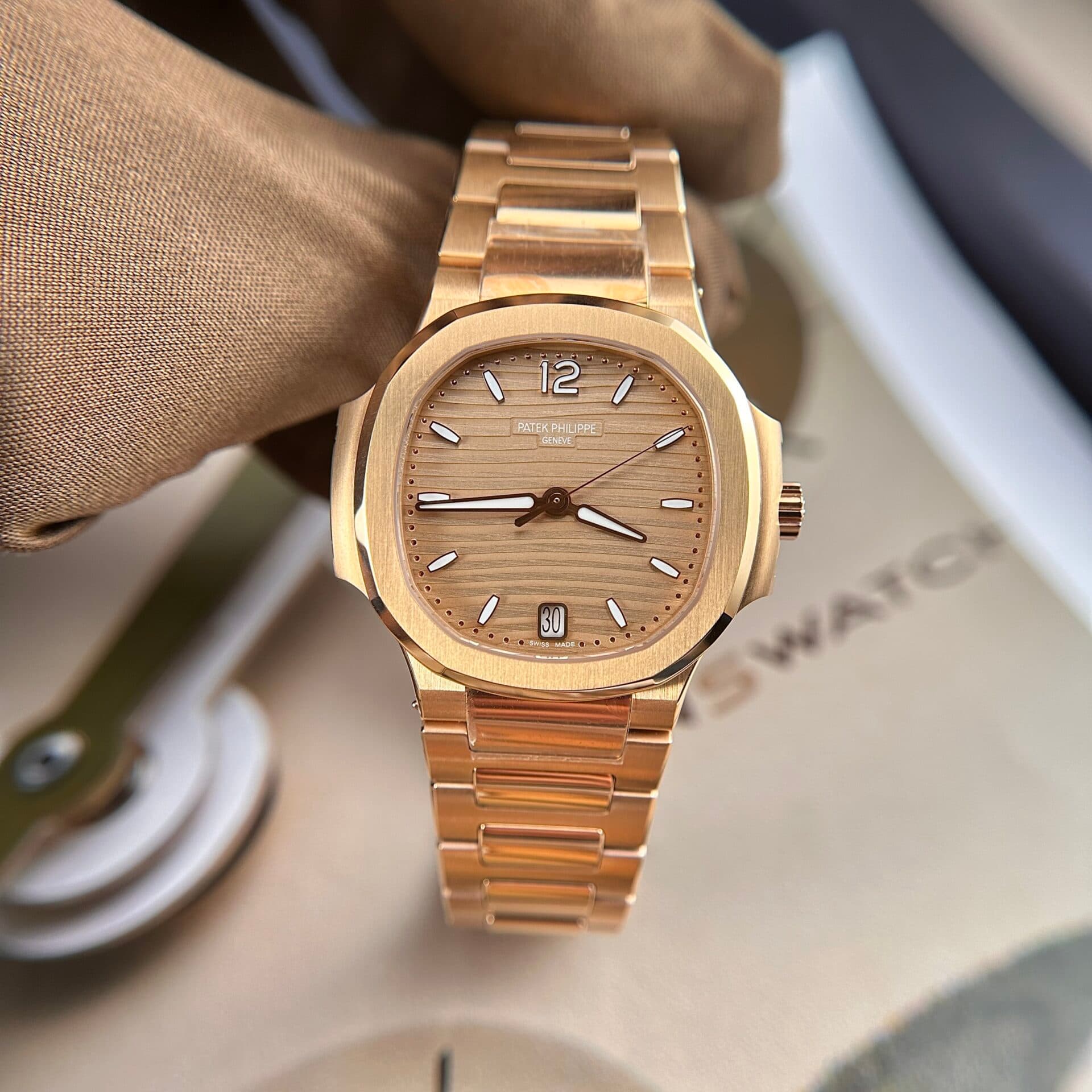 Dong-Ho-Patek-Philippe-Nautilus-7118-Replica-Mau-Vang-Hong-Nha-May-3K-3-1