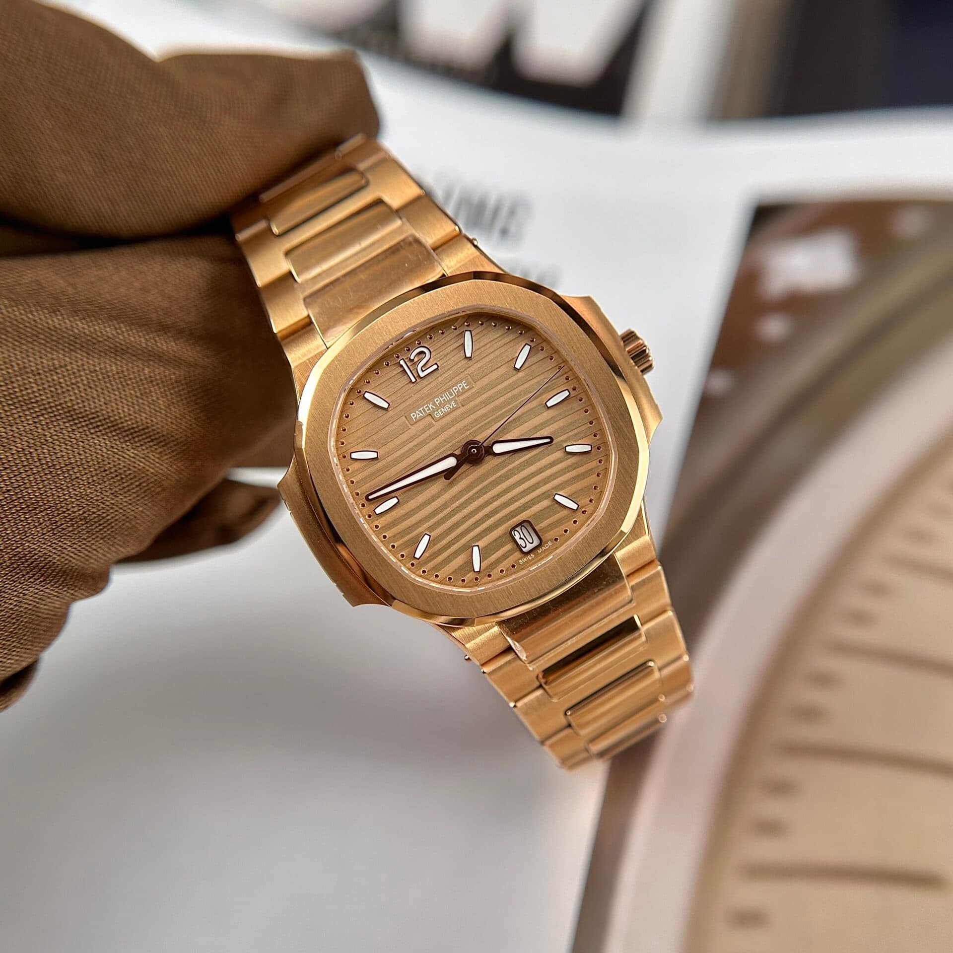Dong-Ho-Patek-Philippe-Nautilus-7118-Replica-Mau-Vang-Hong-Nha-May-3K-4-1