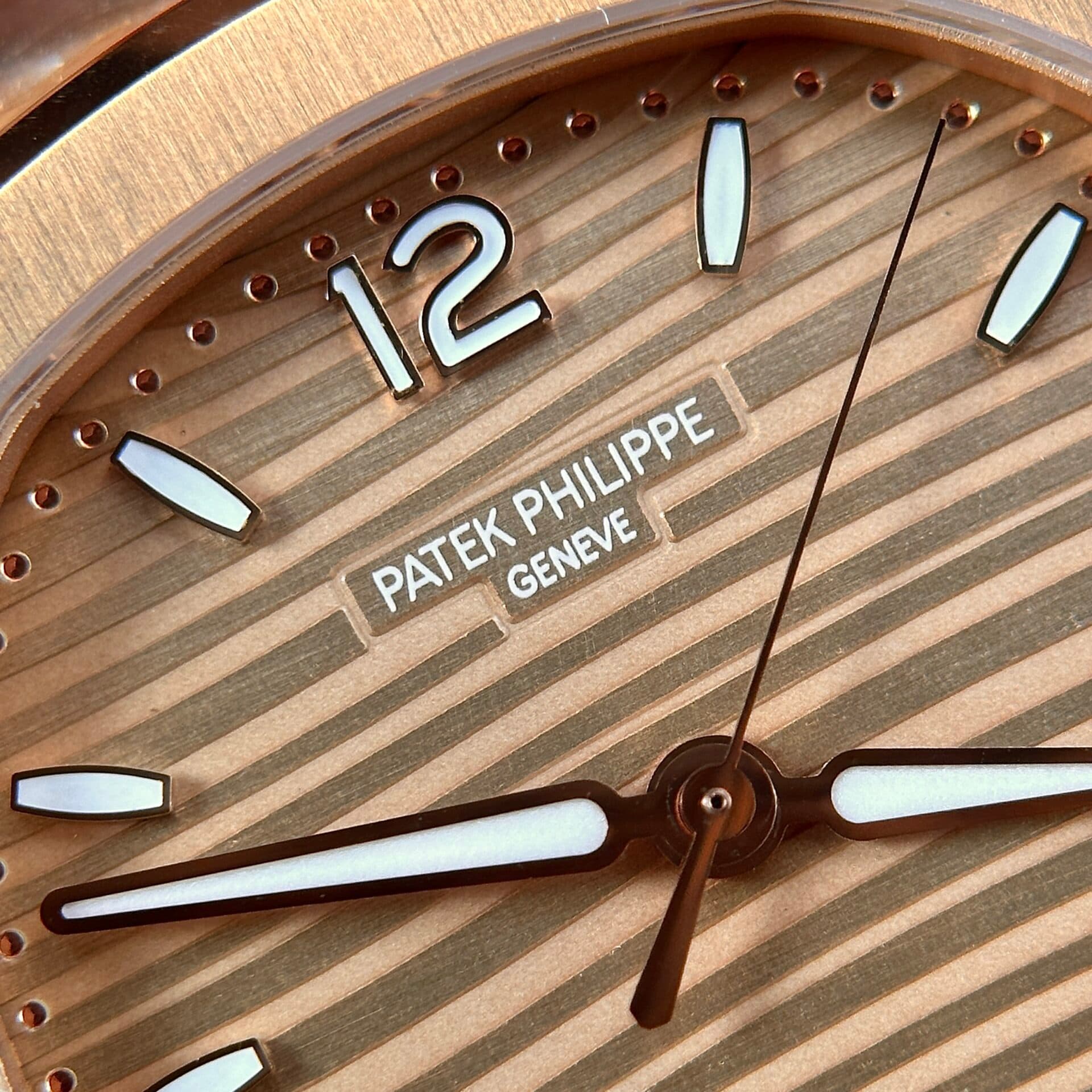 Dong-Ho-Patek-Philippe-Nautilus-7118-Replica-Mau-Vang-Hong-Nha-May-3K-6-1
