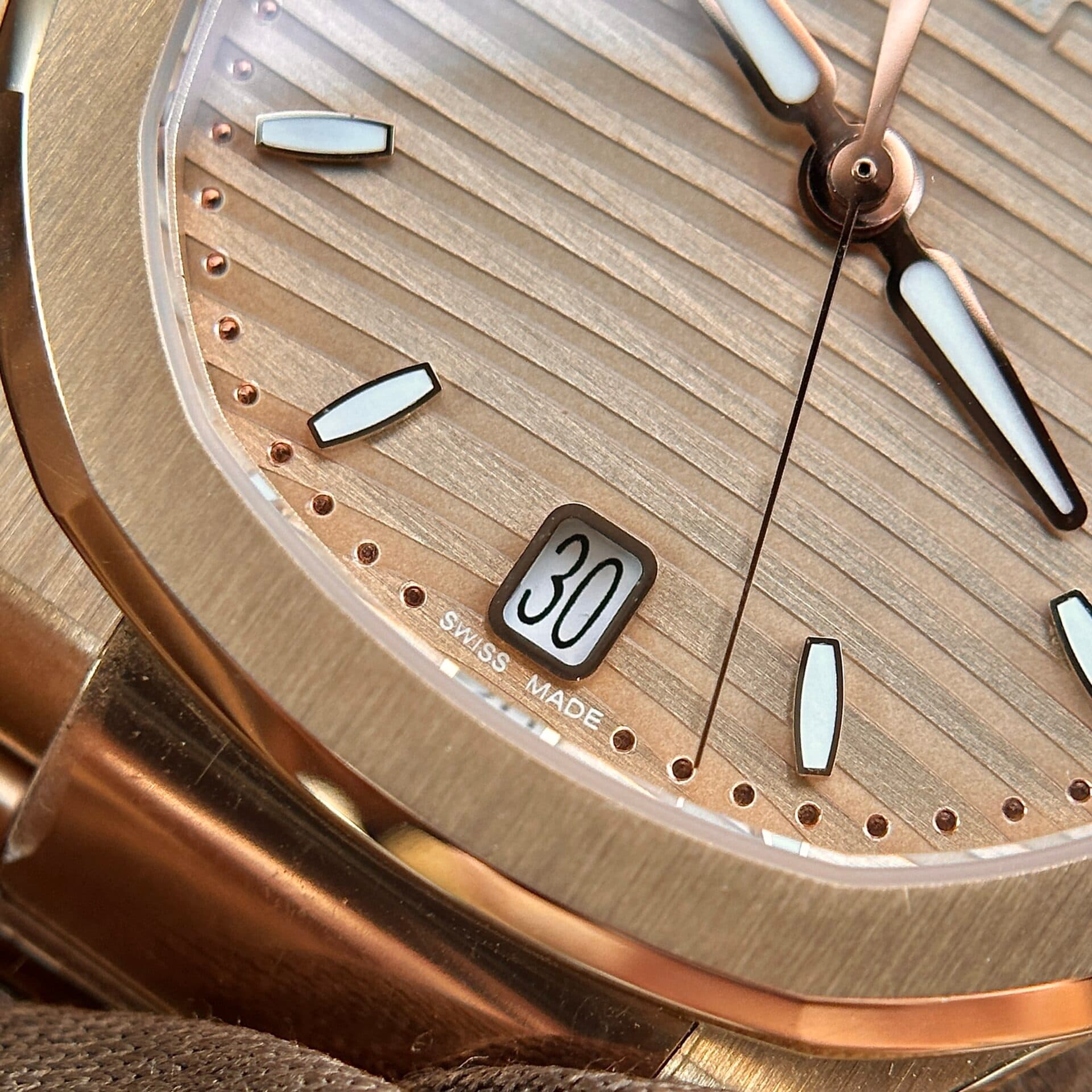 Dong-Ho-Patek-Philippe-Nautilus-7118-Replica-Mau-Vang-Hong-Nha-May-3K-7-1