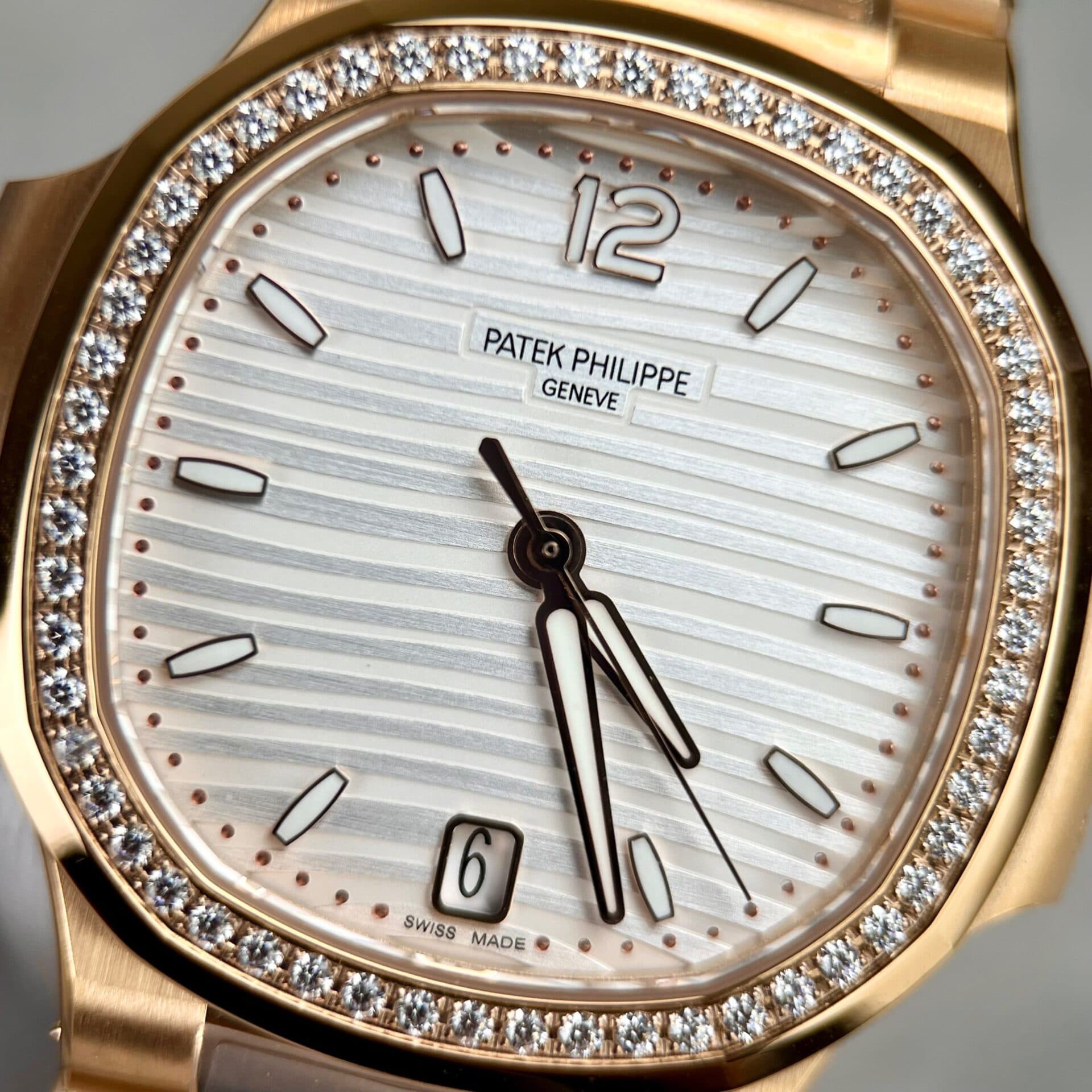Dong-Ho-Patek-Philippe-Nu-Nautilus-7118-Dinh-Da-3KF-1-1