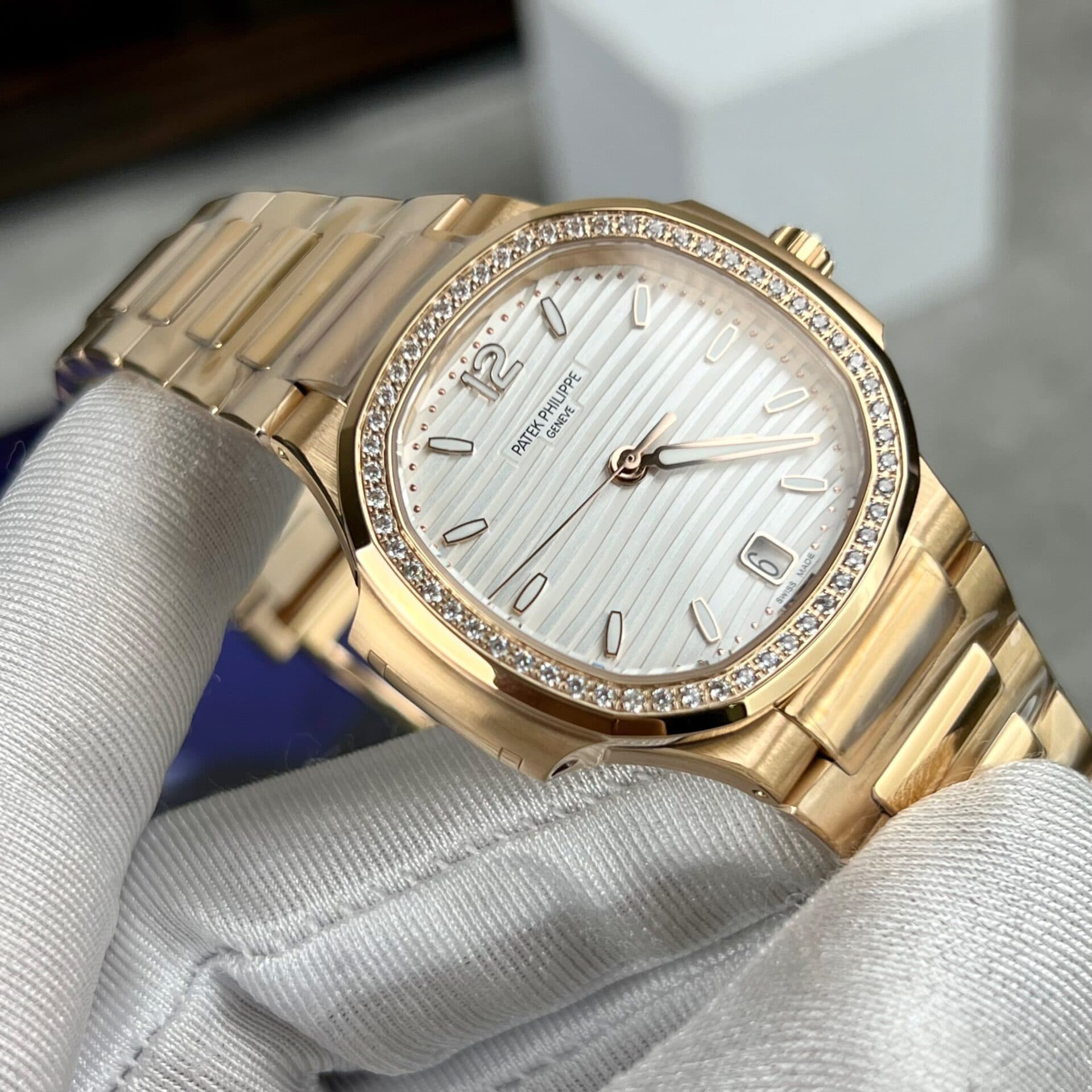 Dong-Ho-Patek-Philippe-Nu-Nautilus-7118-Dinh-Da-3KF-5-1