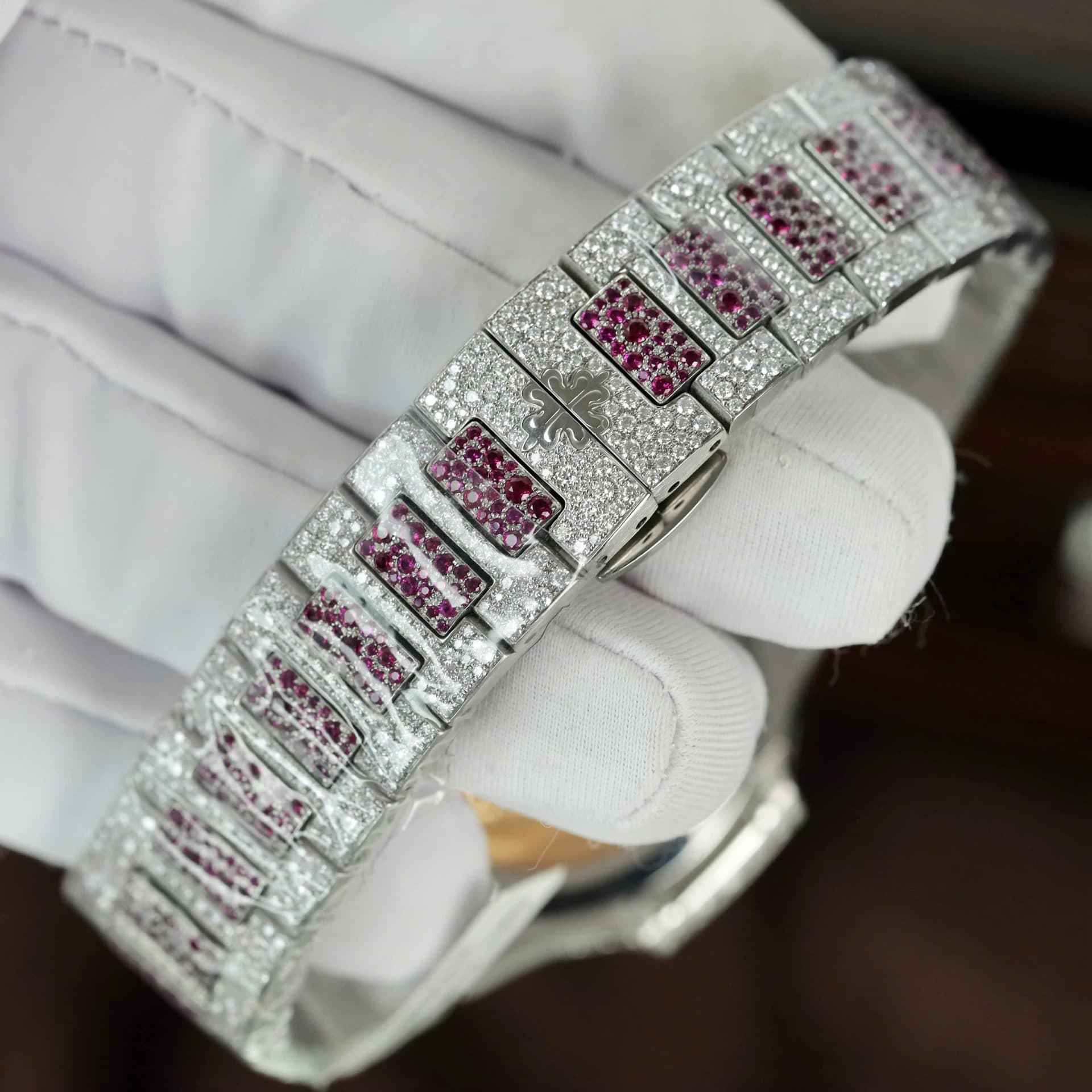 Dong-Ho-Patek-Philippe-Replica-11-Nautilus-Haute-Joaillerie-7118-Do-Full-Moissanite-35-1-1