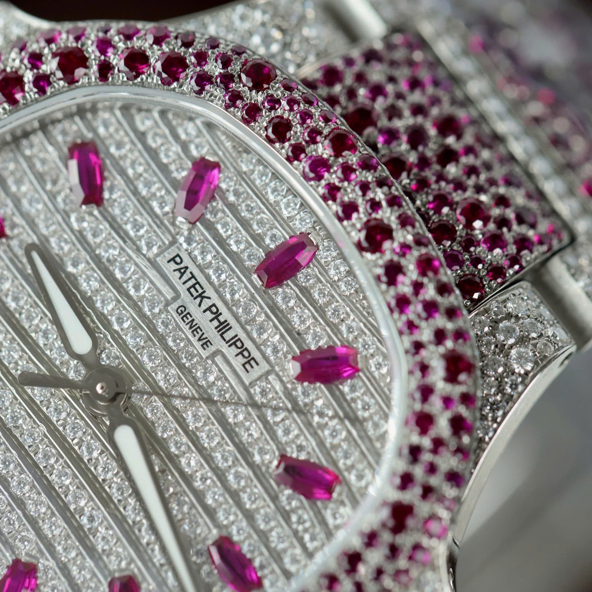 Dong-Ho-Patek-Philippe-Replica-11-Nautilus-Haute-Joaillerie-7118-Do-Full-Moissanite-35-5-1