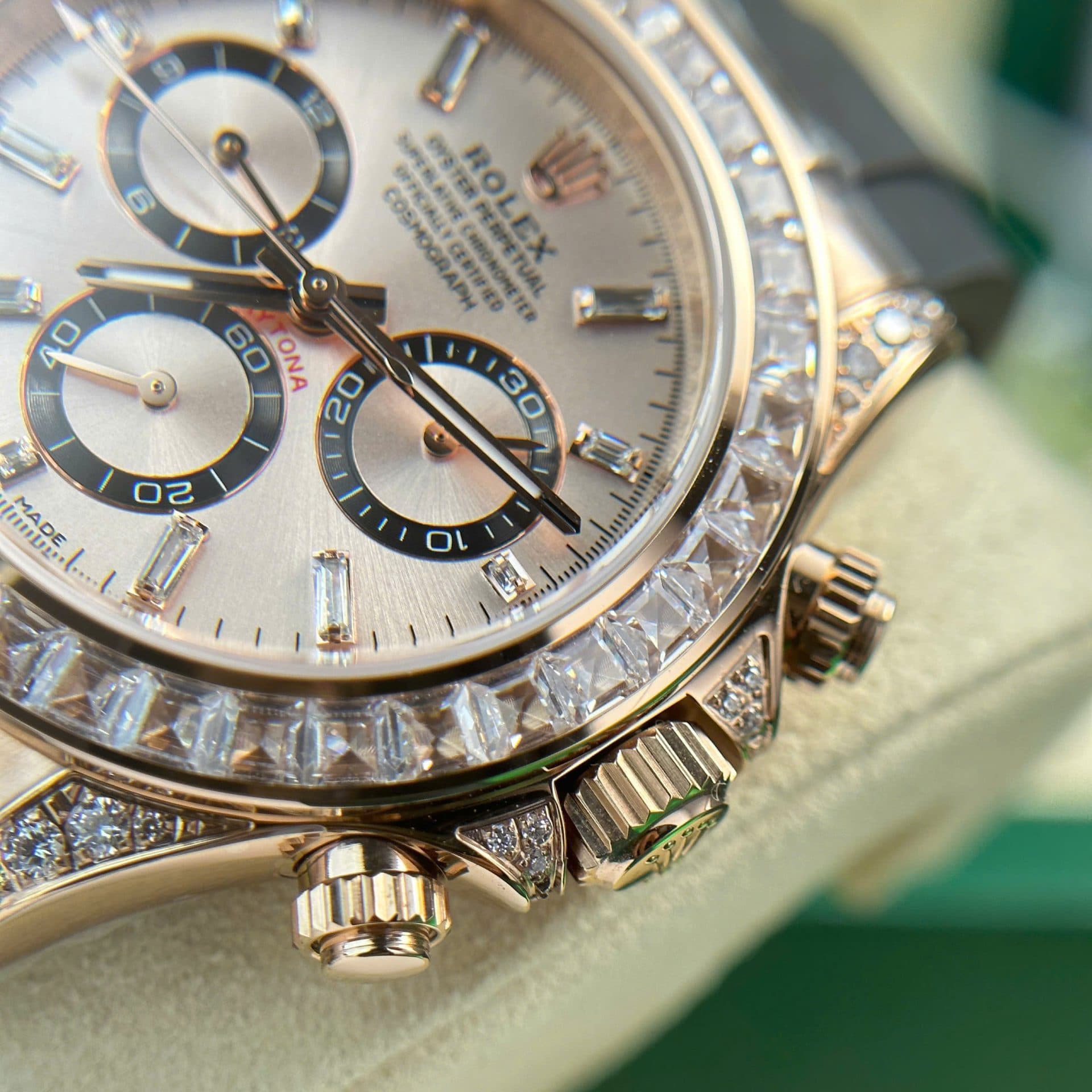 Dong-Ho-Rep-11-Rolex-Daytona-126535TBR-Mat-Sundust-Dinh-Da-Baguette-40mm-7-1