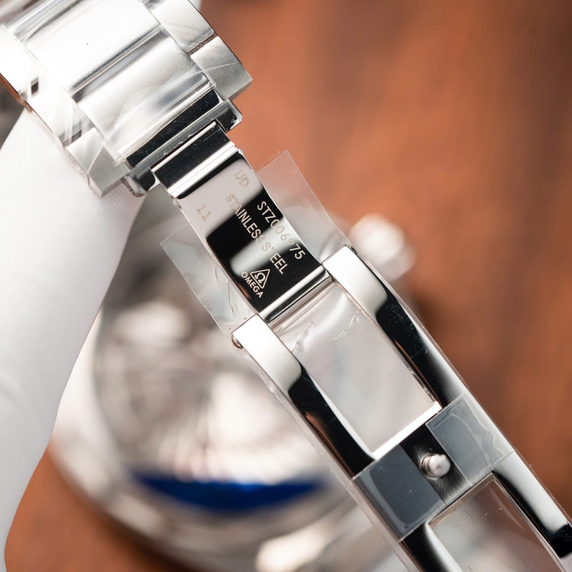 Dong-Ho-Replica-11-Omega-Seamaster-Aqua-Terra-Mat-Den-Nha-May-VS-41mm-10-1