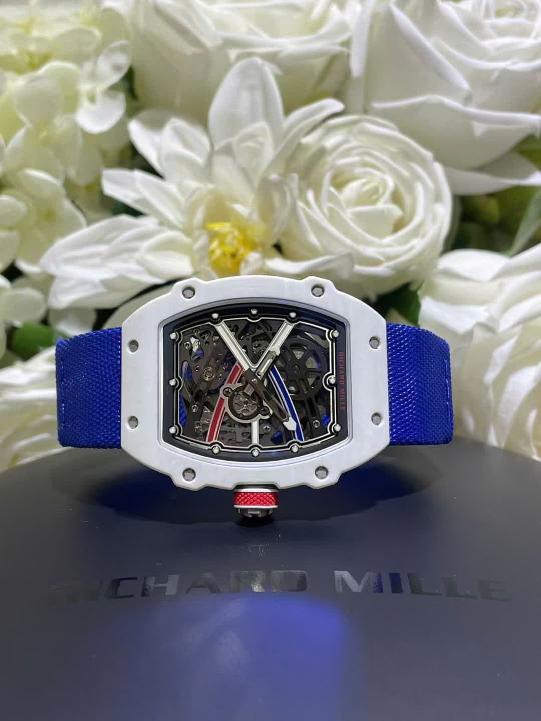 Dong-Ho-Richard-Mille-Che-Tac-RM67-02-Vo-Carbon-Mau-Trang-Sieu-Nhe-Trong-Luong-37-Grams-38.7Γ47-5-1