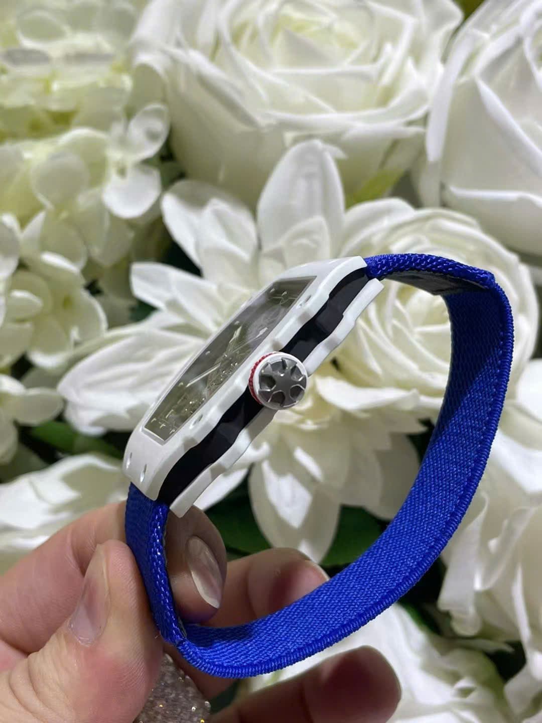 Dong-Ho-Richard-Mille-Che-Tac-RM67-02-Vo-Carbon-Mau-Trang-Sieu-Nhe-Trong-Luong-37-Grams-38.7Γ47-8-1