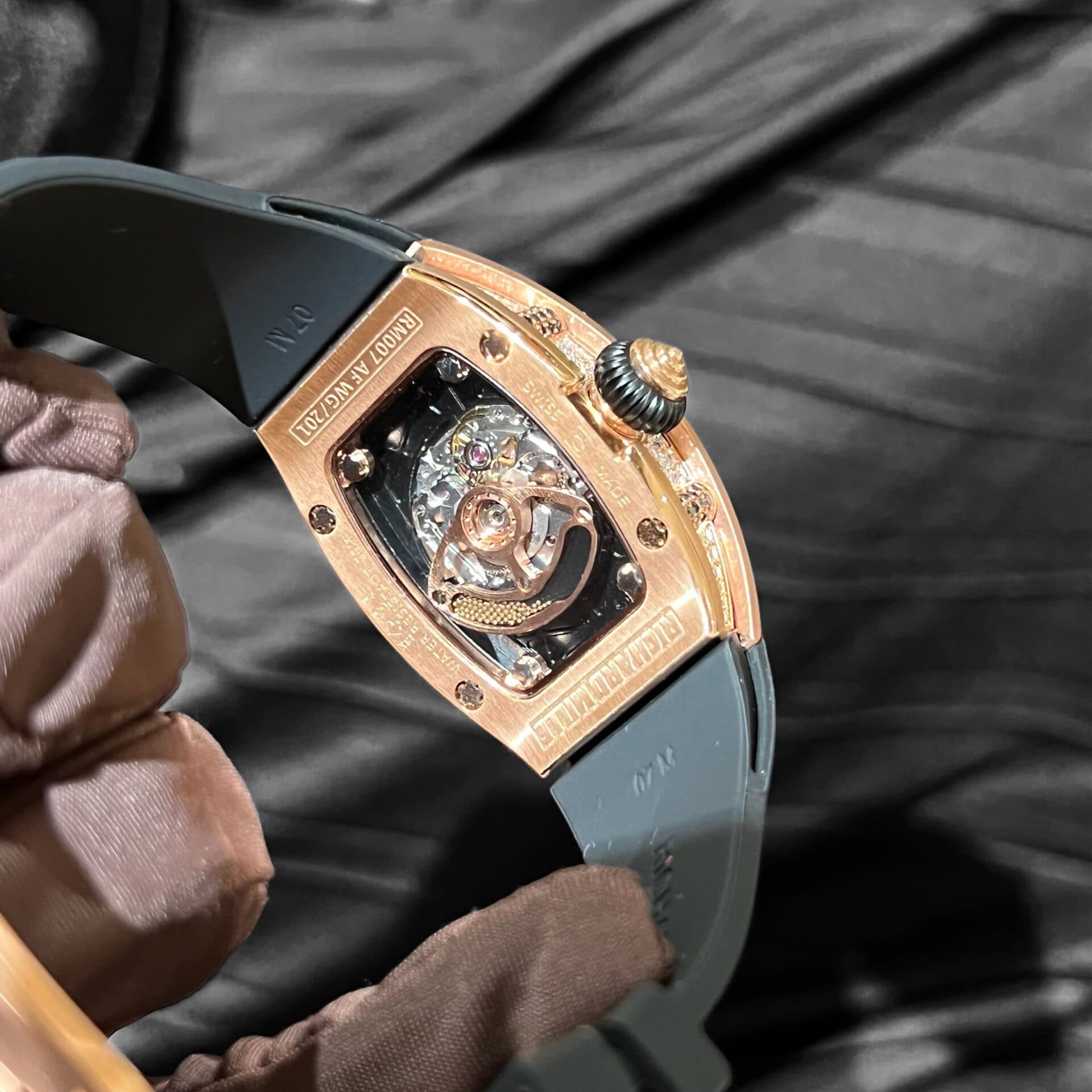 Dong-Ho-Richard-Mille-RM007-Boc-Vang-Hong-Dinh-Full-Kim-Cuong-Tu-Nhien-36mm-3-1