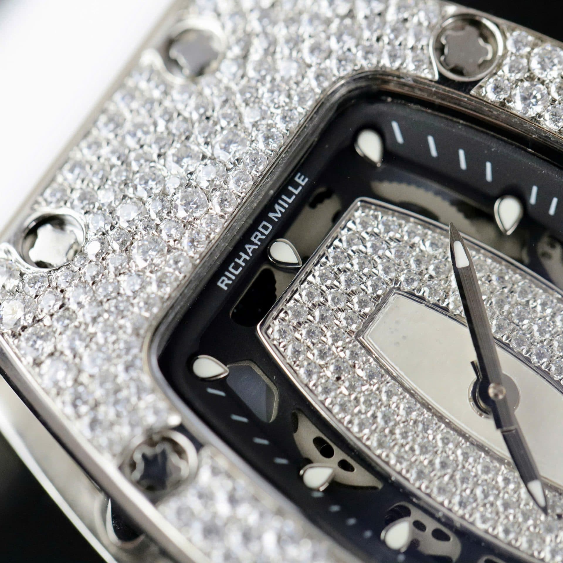 Dong-Ho-Richard-Mille-RM007-Mau-Trang-Che-Tac-Dinh-Full-Kim-Cuong-Moissanite-36mm-4-1