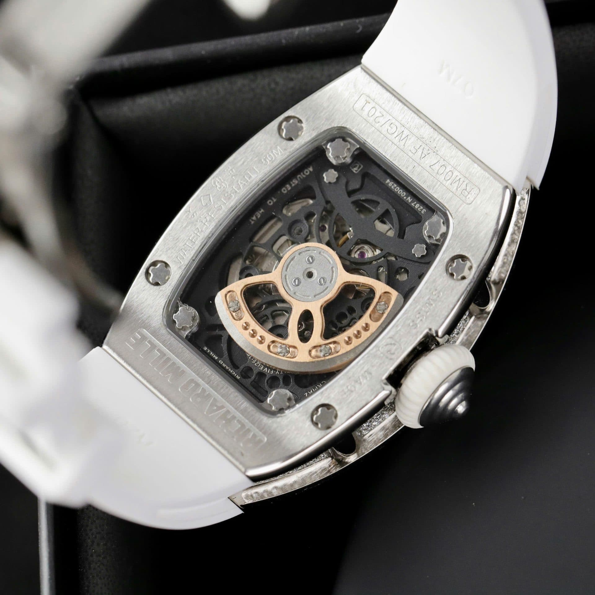 Dong-Ho-Richard-Mille-RM007-Mau-Trang-Che-Tac-Dinh-Full-Kim-Cuong-Moissanite-36mm-8-1