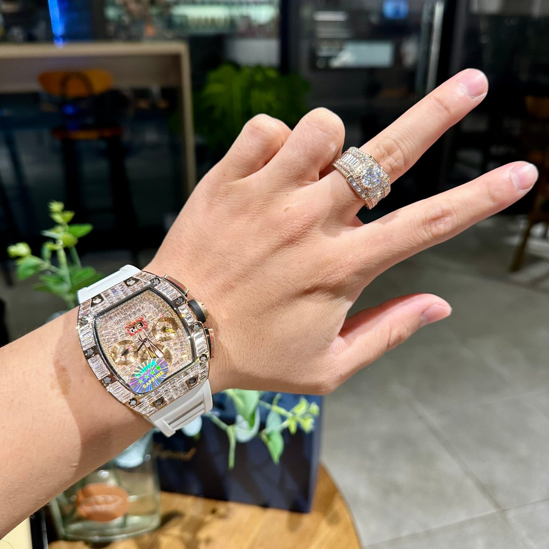 Dong-Ho-Richard-Mille-RM011-Replica-11-Dinh-Full-Da-Nam-2-1
