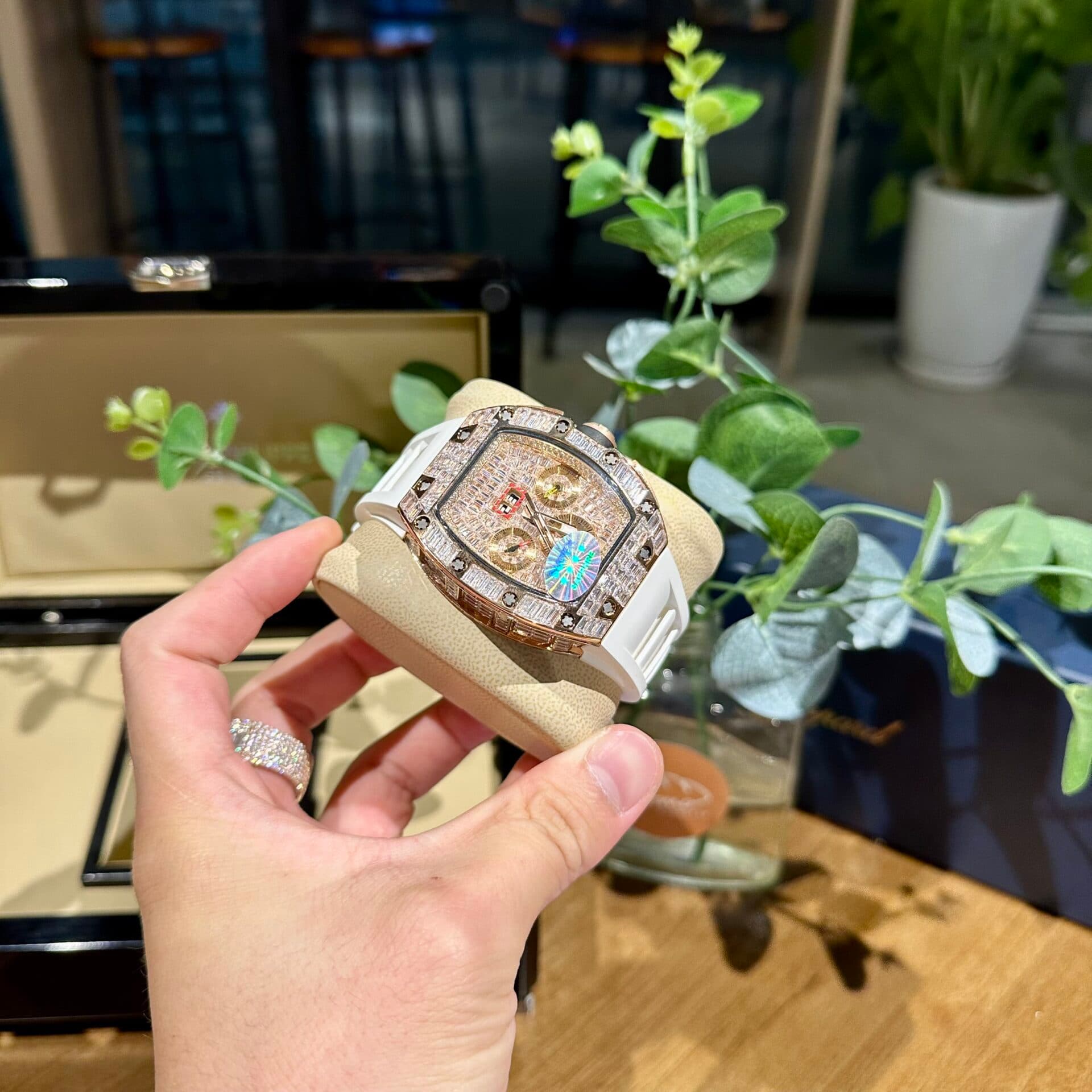 Dong-Ho-Richard-Mille-RM011-Replica-11-Dinh-Full-Da-Nam-4-1