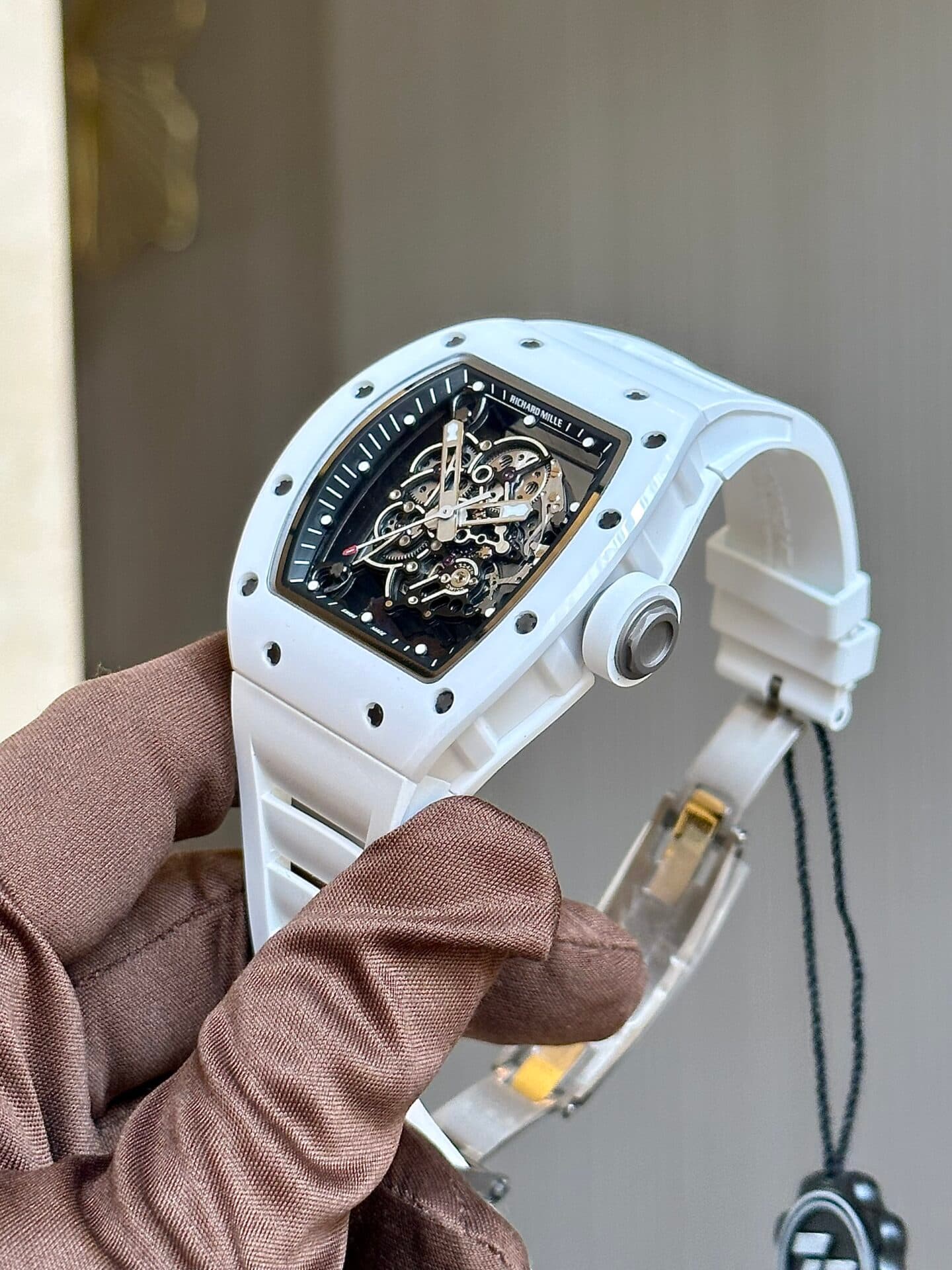 Dong-Ho-Richard-Mille-RM055-BBR-Factory-Ceramic-Trang-45mm-2-1