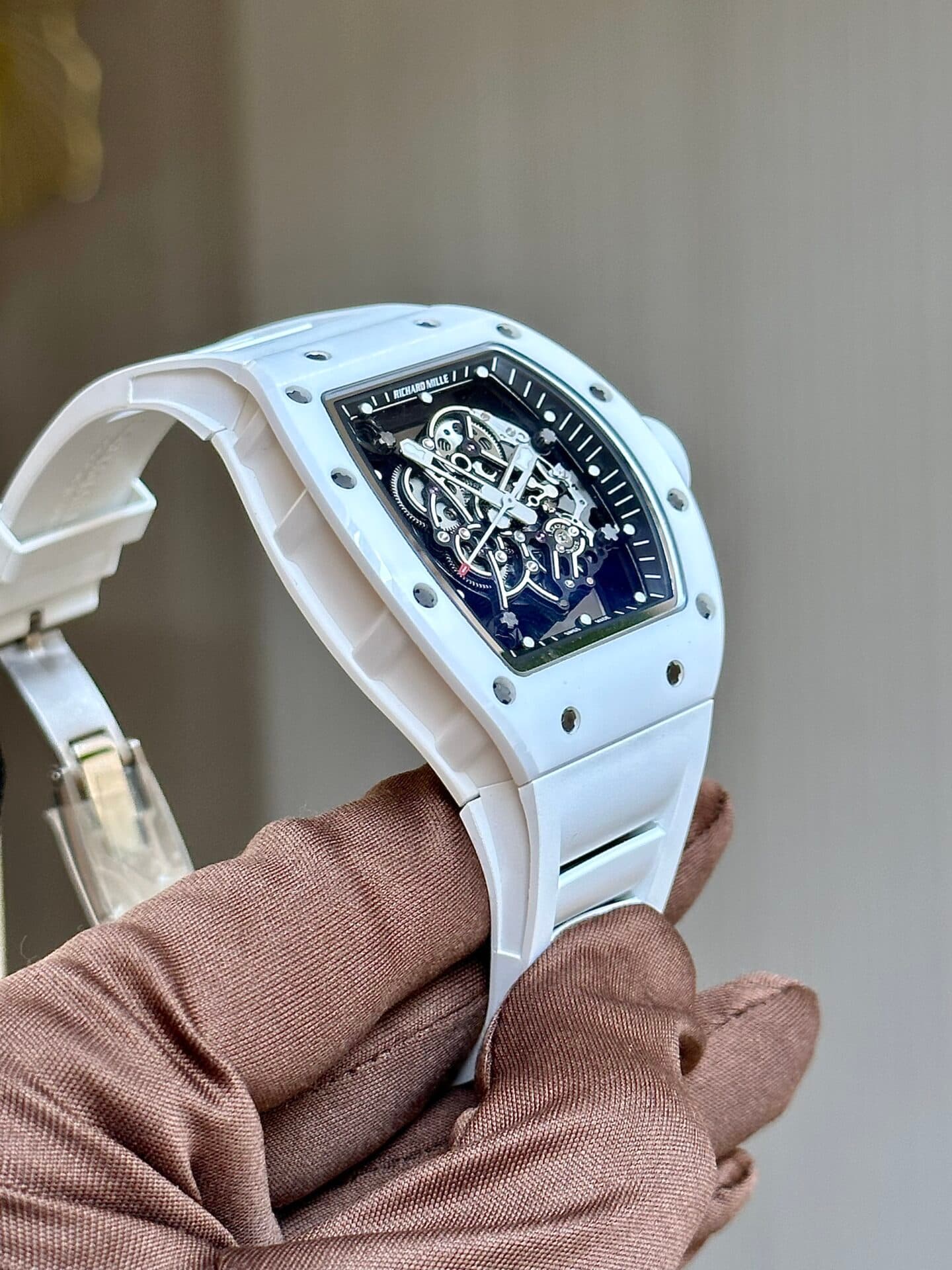 Dong-Ho-Richard-Mille-RM055-BBR-Factory-Ceramic-Trang-45mm-4-1