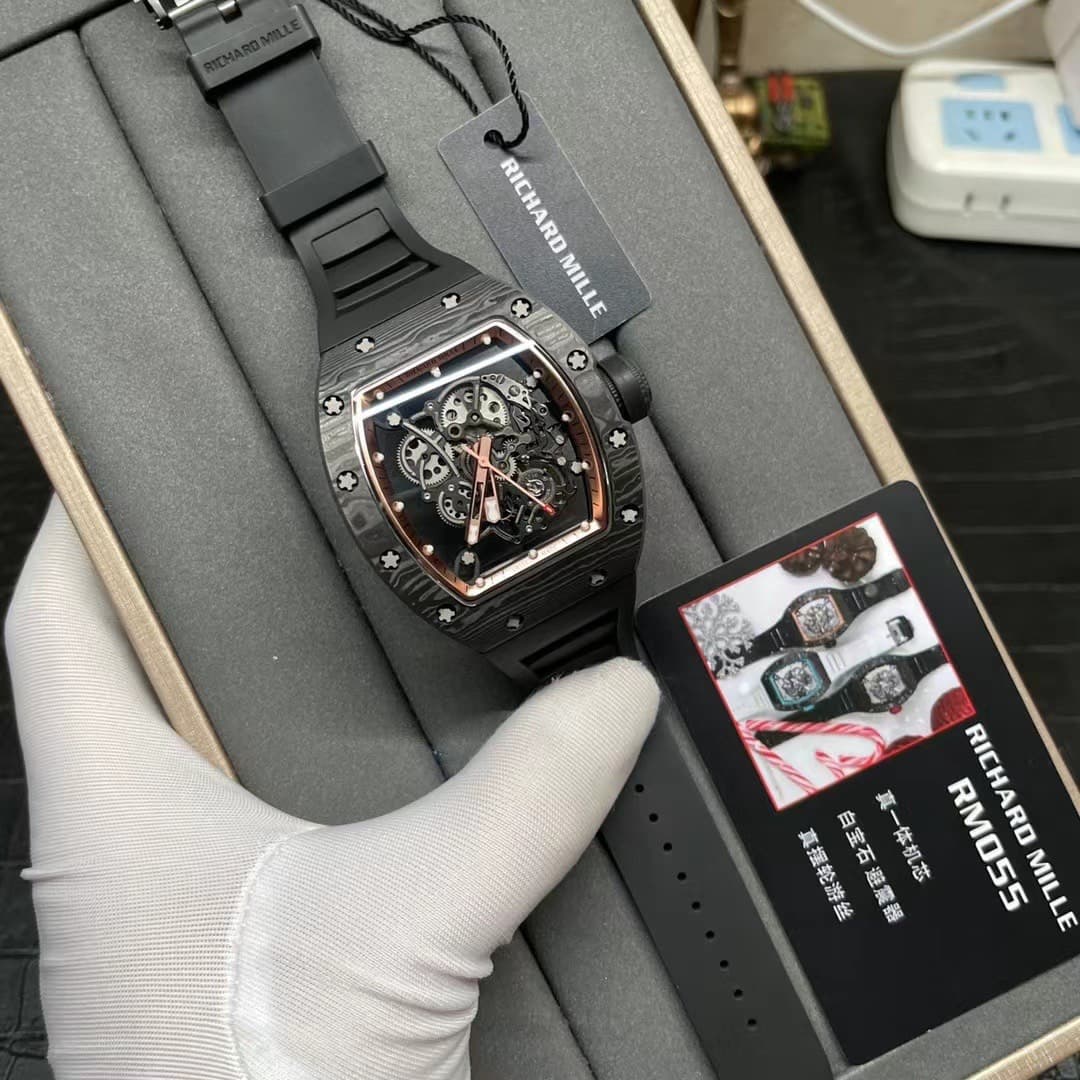 Dong-Ho-Richard-Mille-RM055-Carbon-NTPT-Rep-11-BBR-Mau-Den-45mm-4-1