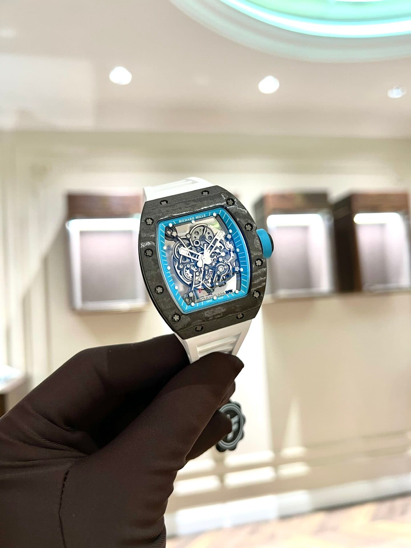 Dong-Ho-Richard-Mille-RM055-Full-Carbon-Replica-11-Mau-Trang-45mm-1-1