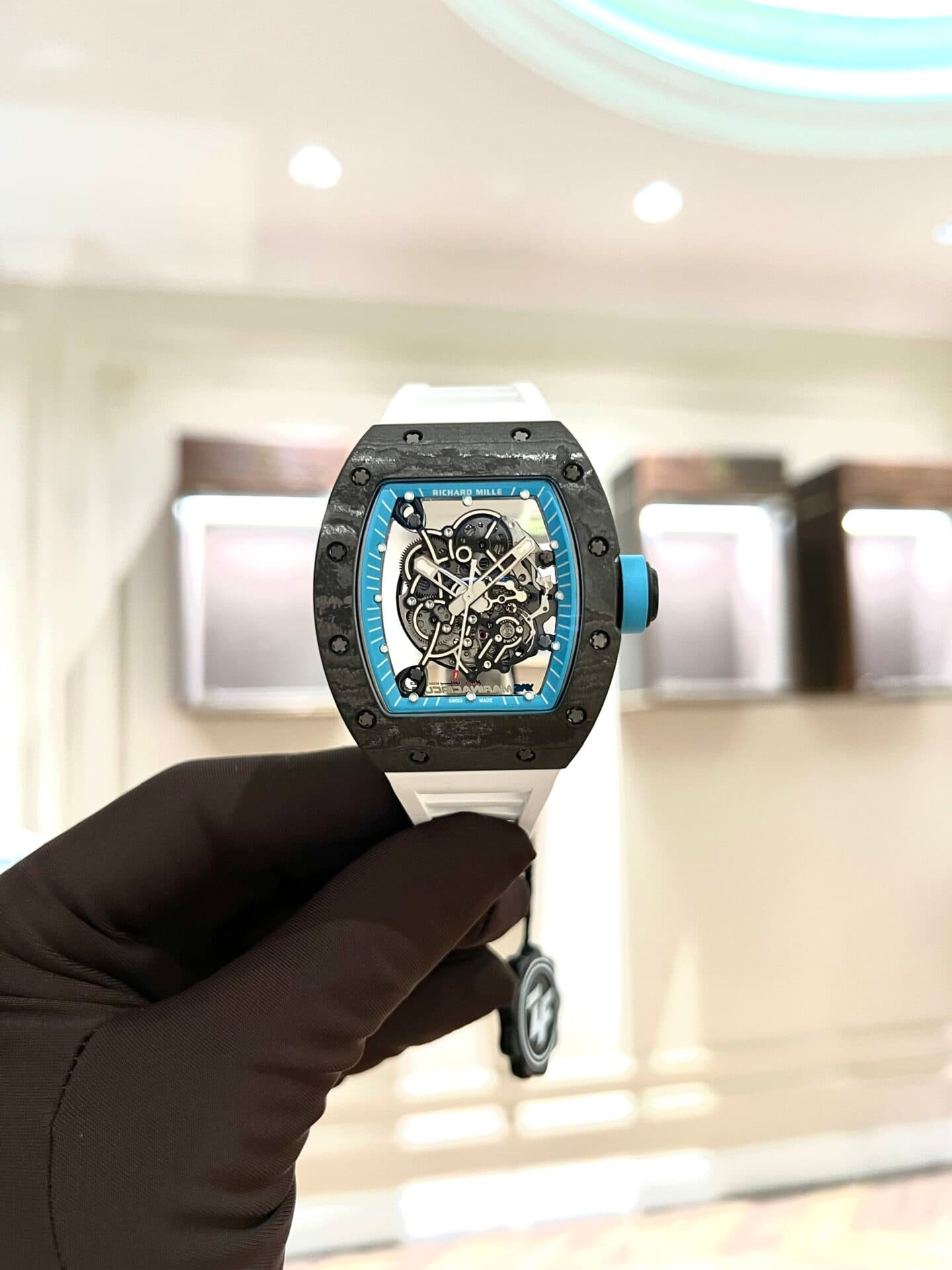 Dong-Ho-Richard-Mille-RM055-Full-Carbon-Replica-11-Mau-Trang-45mm-7-1