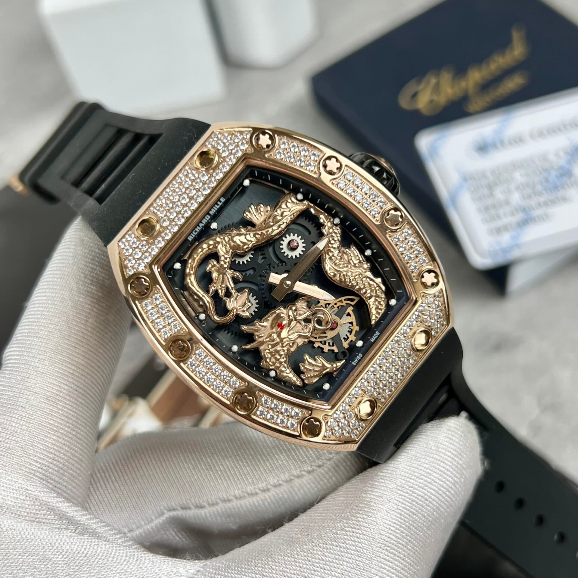 Dong-Ho-Richard-Mille-RM057-Jackie-Chan-Dinh-Full-Da-44mm-1-1