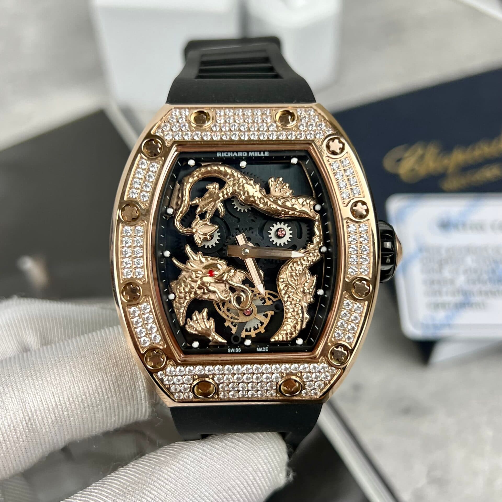 Dong-Ho-Richard-Mille-RM057-Jackie-Chan-Dinh-Full-Da-44mm-2-1