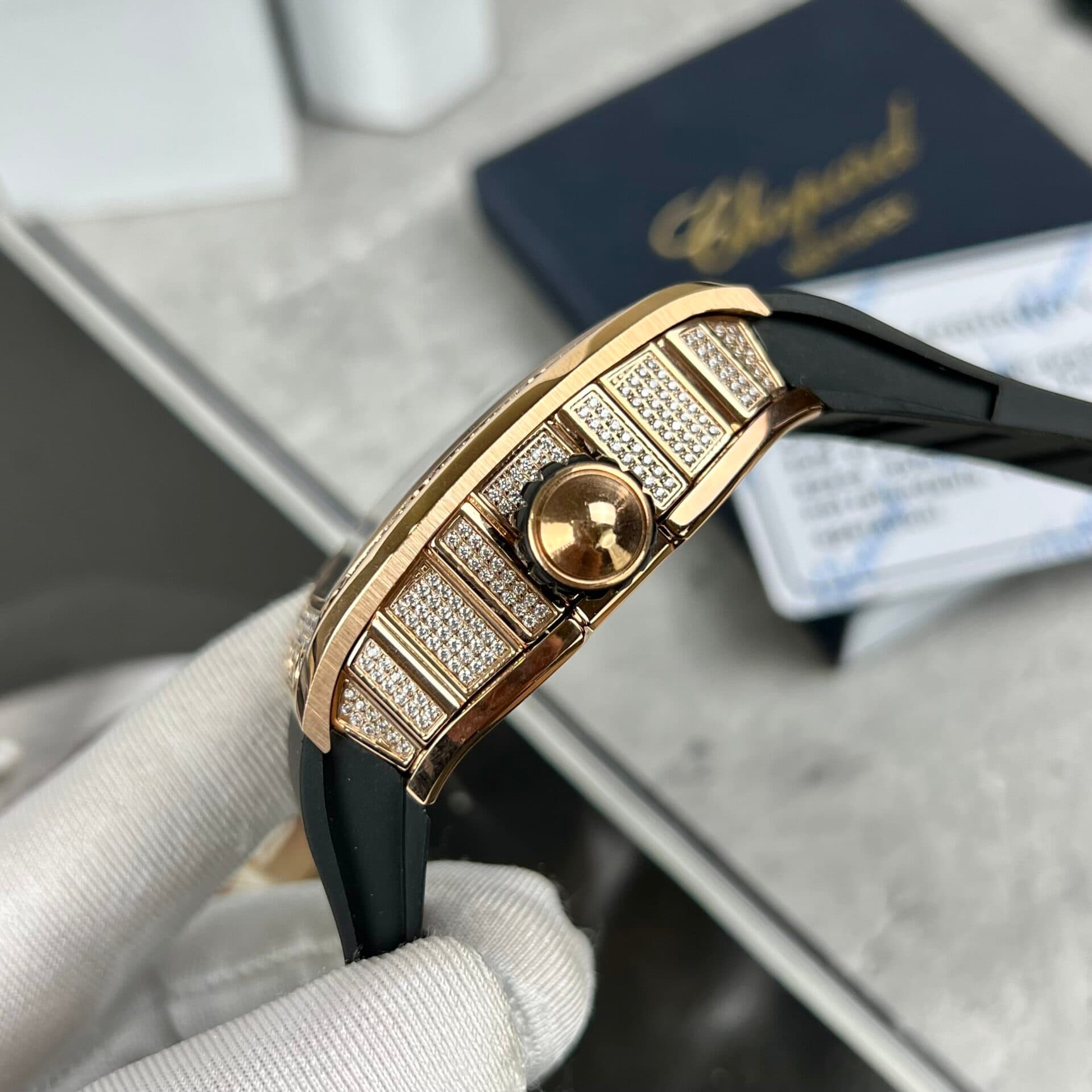 Dong-Ho-Richard-Mille-RM057-Jackie-Chan-Dinh-Full-Da-44mm-4-1