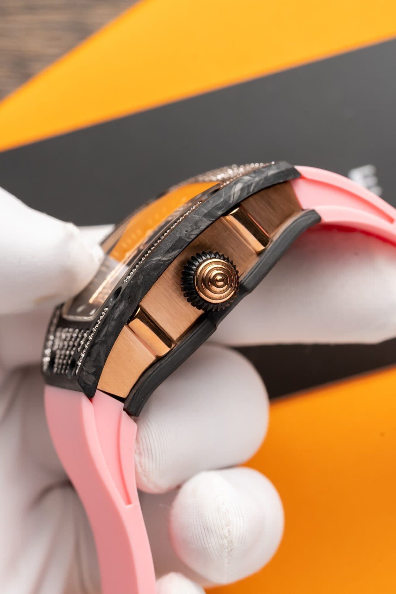 Dong-Ho-Richard-Mille-RM07-01-Carbon-Dinh-Da-Mau-Hong-36mm-3-1