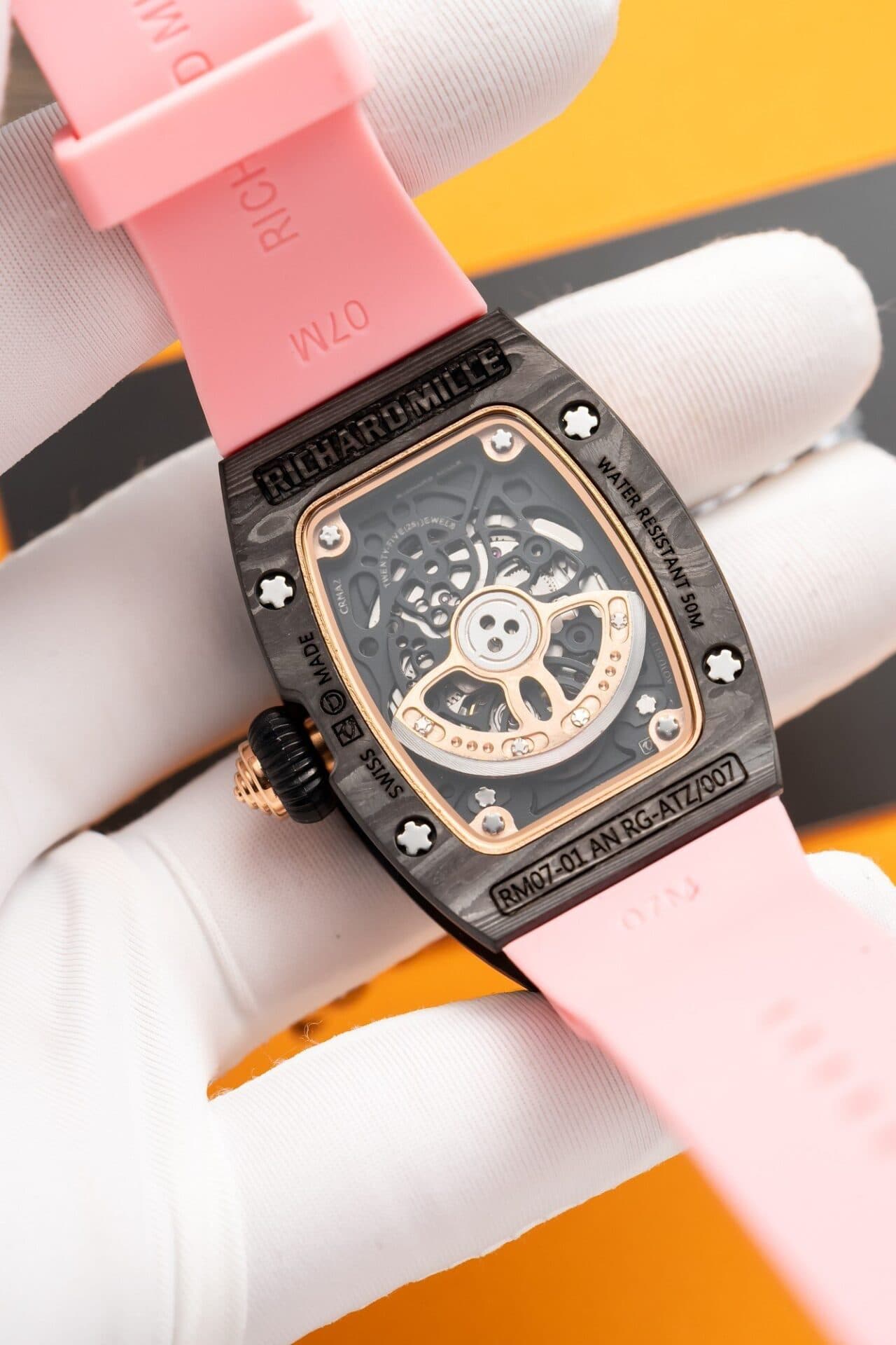 Dong-Ho-Richard-Mille-RM07-01-Carbon-Dinh-Da-Mau-Hong-36mm-5-1