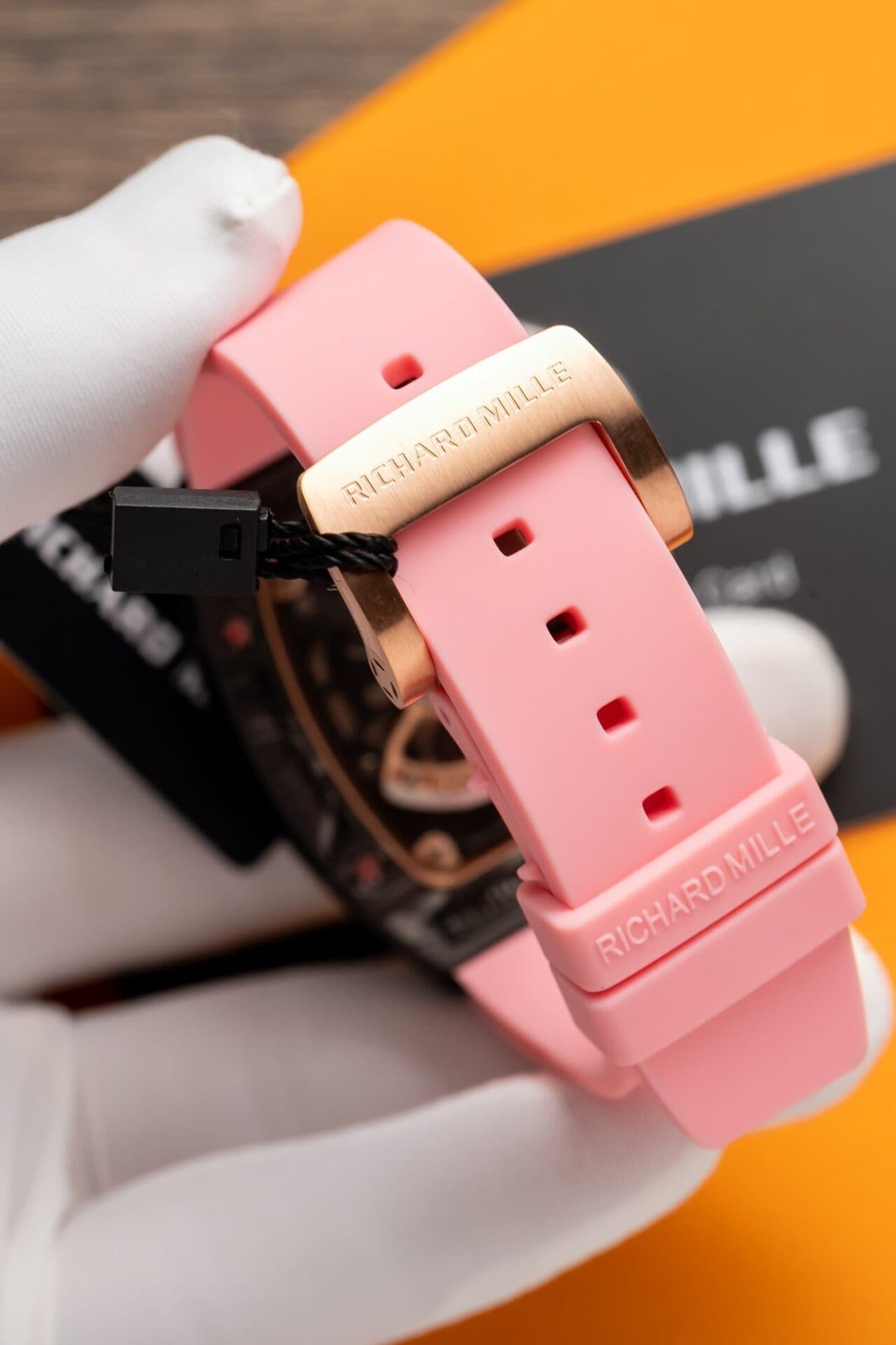 Dong-Ho-Richard-Mille-RM07-01-Carbon-Dinh-Da-Mau-Hong-36mm-6-1