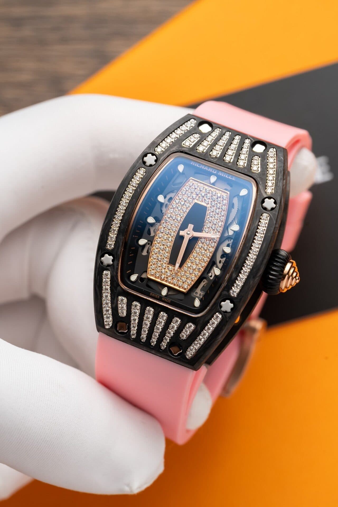 Dong-Ho-Richard-Mille-RM07-01-Carbon-Dinh-Da-Mau-Hong-36mm-7-1