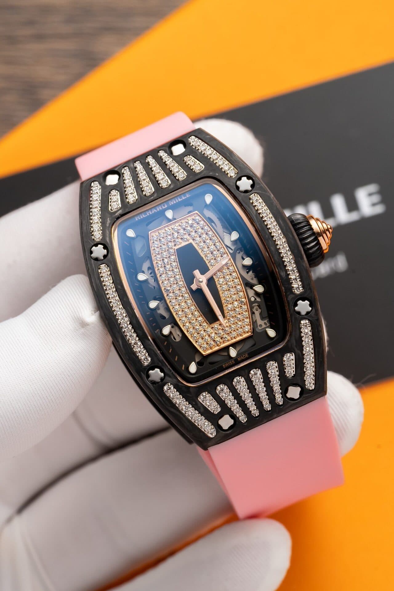 Dong-Ho-Richard-Mille-RM07-01-Carbon-Dinh-Da-Mau-Hong-36mm-8-1