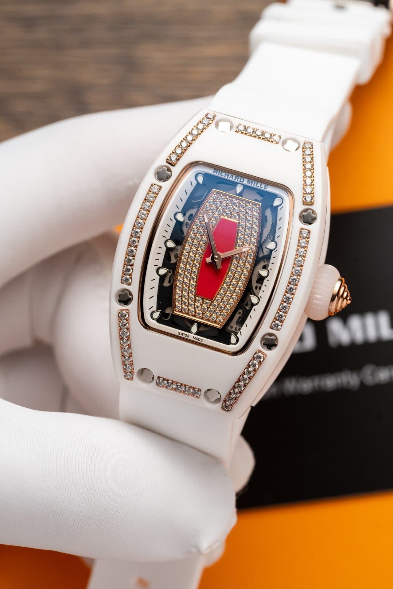 Dong-Ho-Richard-Mille-RM07-01-Nu-Dinh-Da-Vo-Ceramic-Trang-36mm-3-1