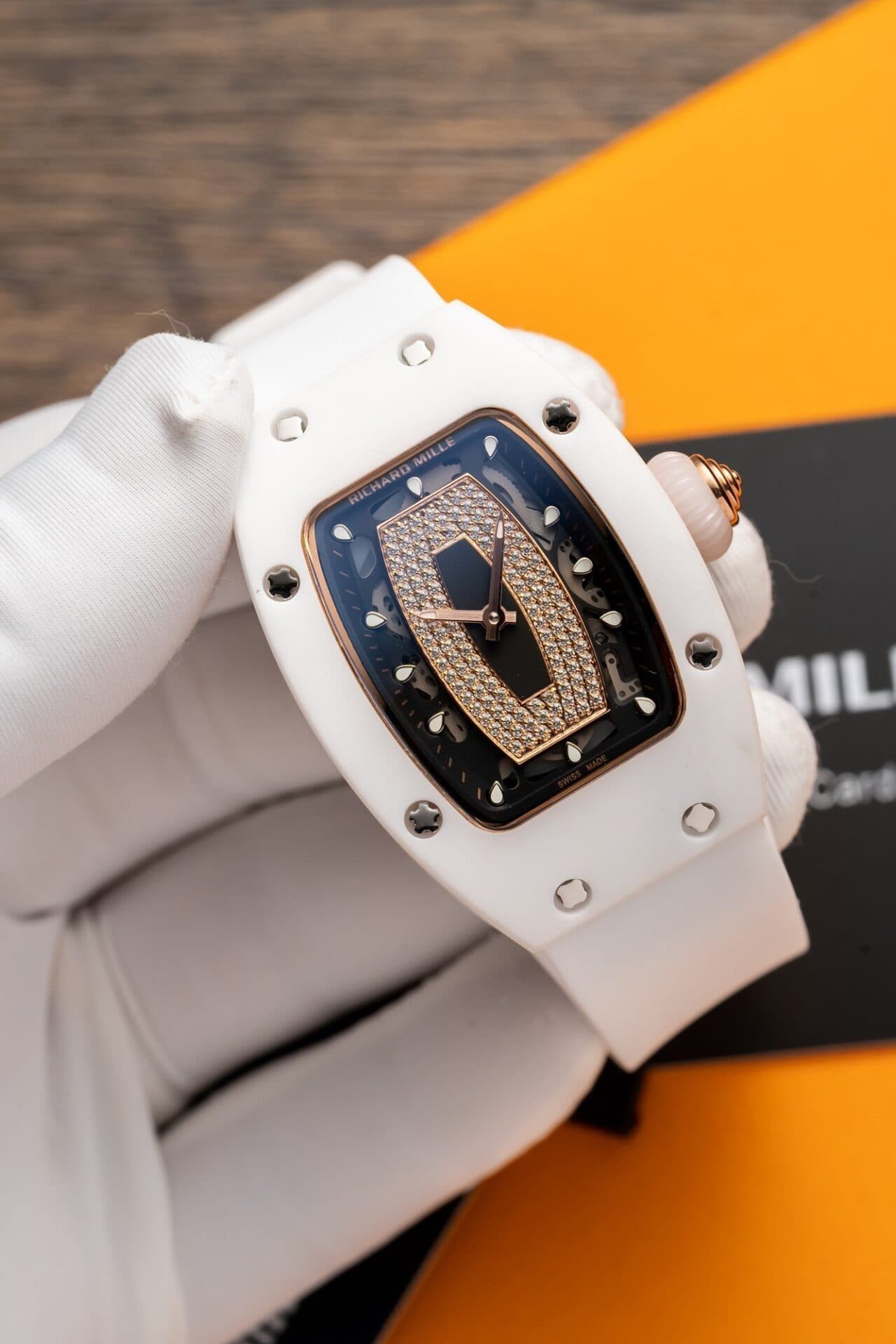 Dong-Ho-Richard-Mille-RM07-01-Nu-Vo-Gom-Trang-Replica-36mm-9-1