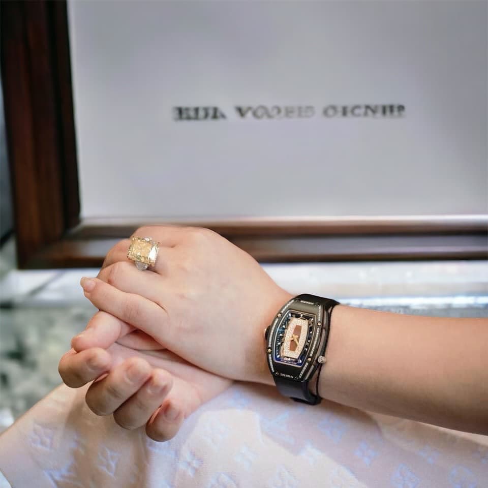 Dong-Ho-Richard-Mille-RM07-Boc-Vang-Do-Kim-Cuong-Tu-Nhien-36mm-5-1