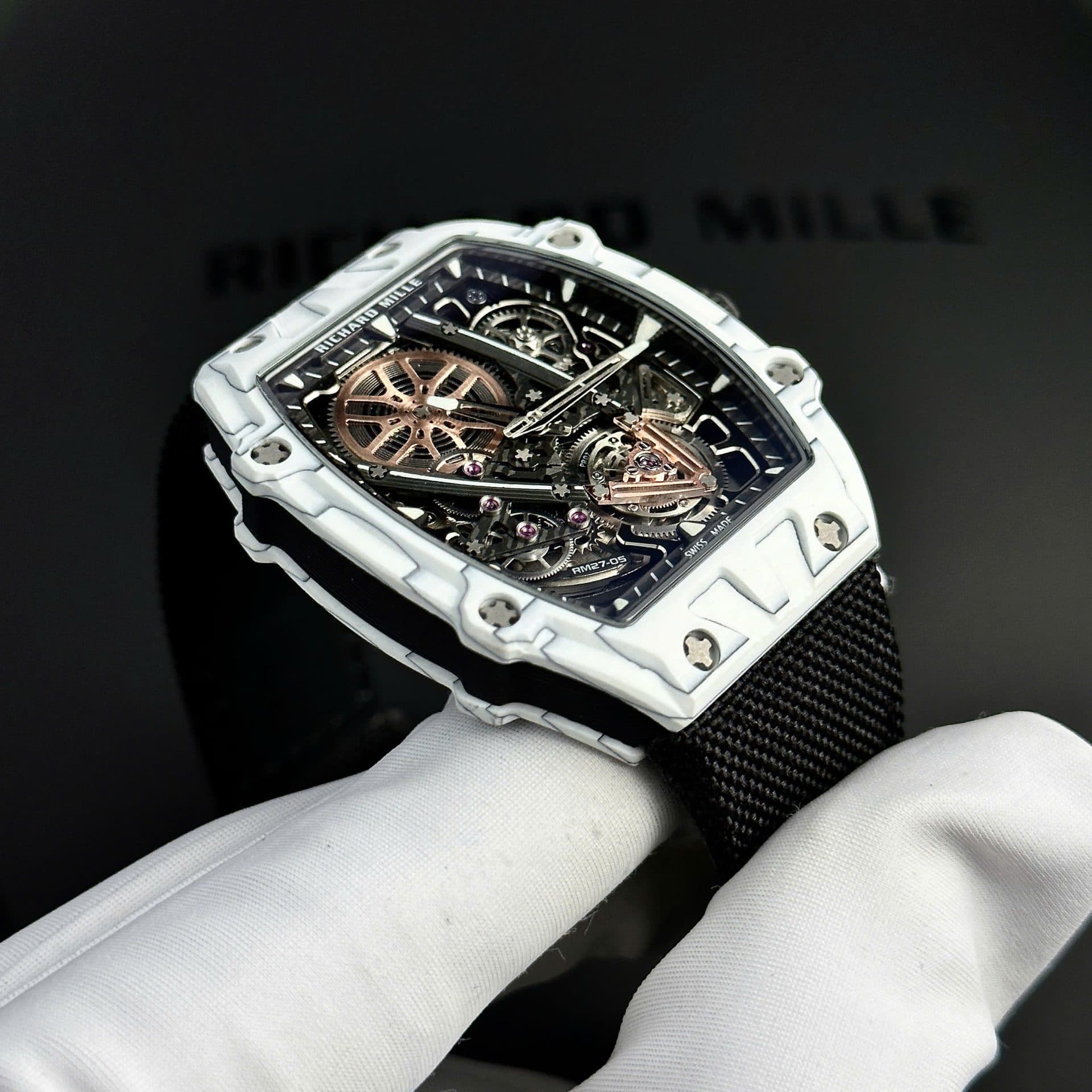 Dong-Ho-Richard-Mille-RM27-05-Rafael-Nadal-Replica-11-Vo-Carbon-Mau-Trang-37.25Γ47-2-1