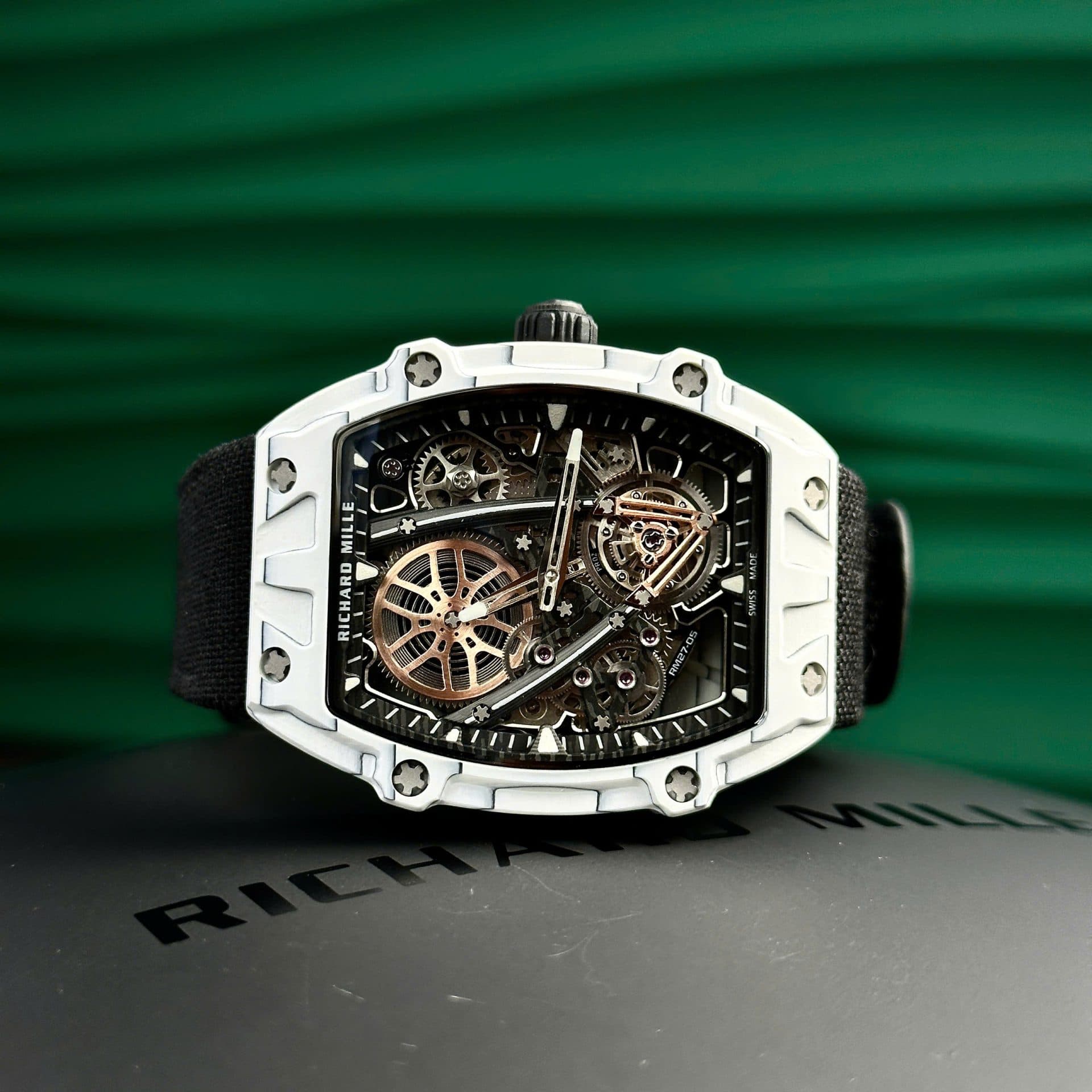 Dong-Ho-Richard-Mille-RM27-05-Rafael-Nadal-Replica-11-Vo-Carbon-Mau-Trang-37.25×47-4-1
