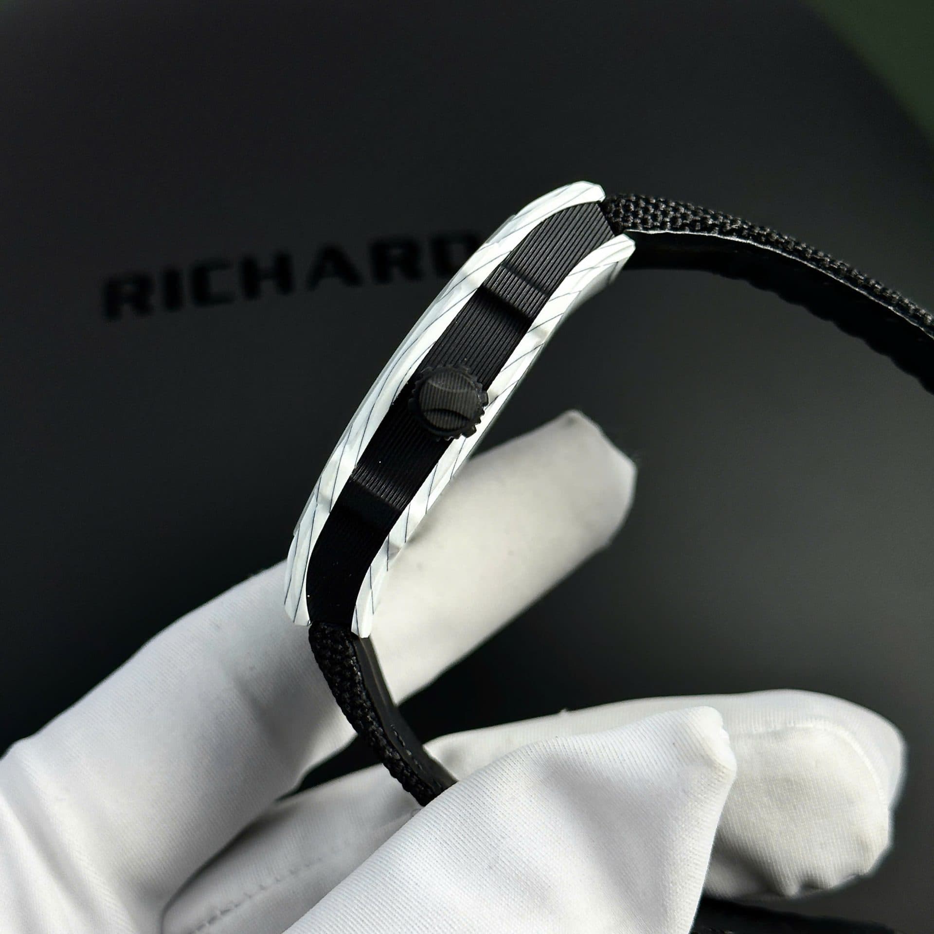 Dong-Ho-Richard-Mille-RM27-05-Rafael-Nadal-Replica-11-Vo-Carbon-Mau-Trang-37.25Γ47-6-1