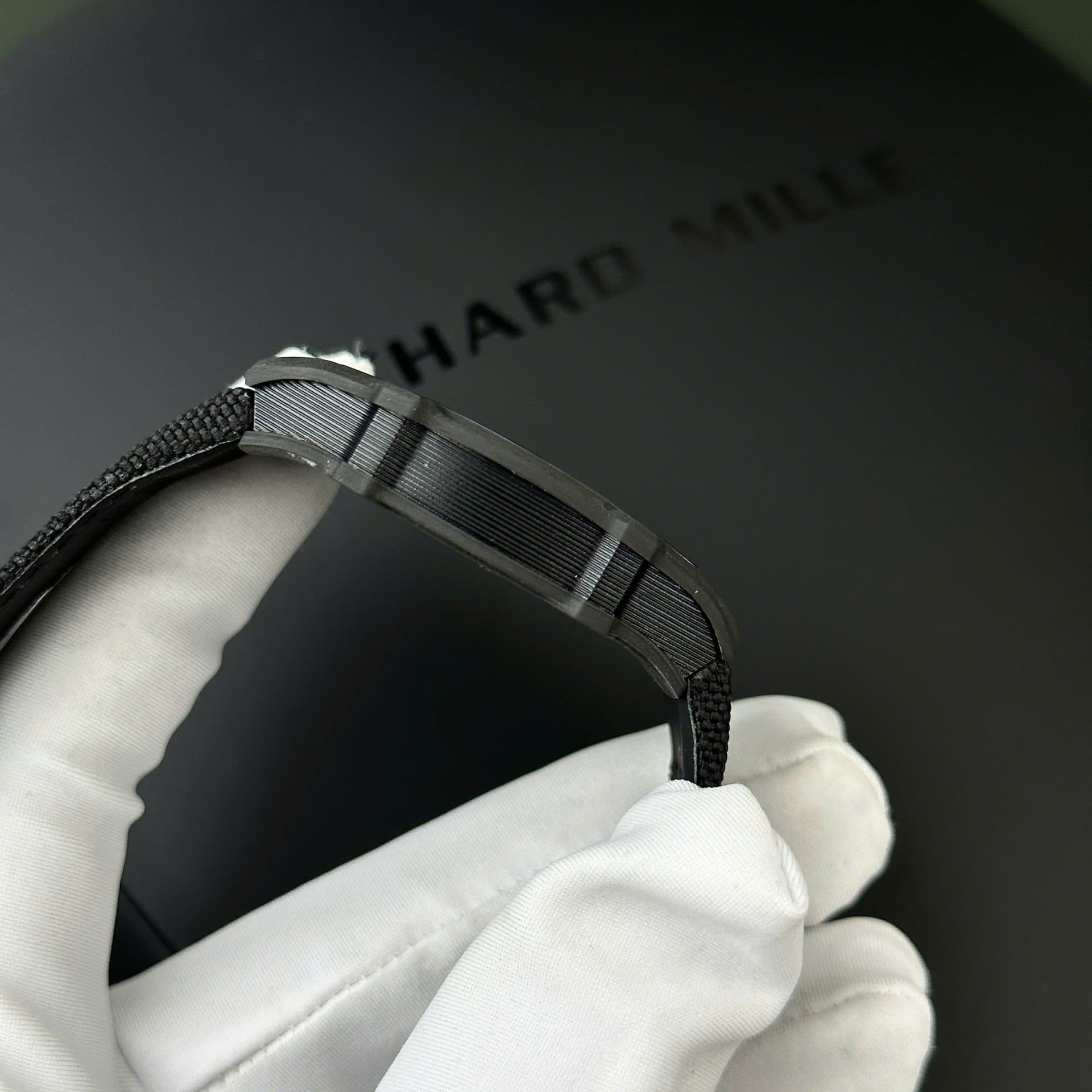 Dong-Ho-Richard-Mille-RM27-05-Vo-Carbon-Sieu-Nhe-Replica-11-38x48mm-3-1