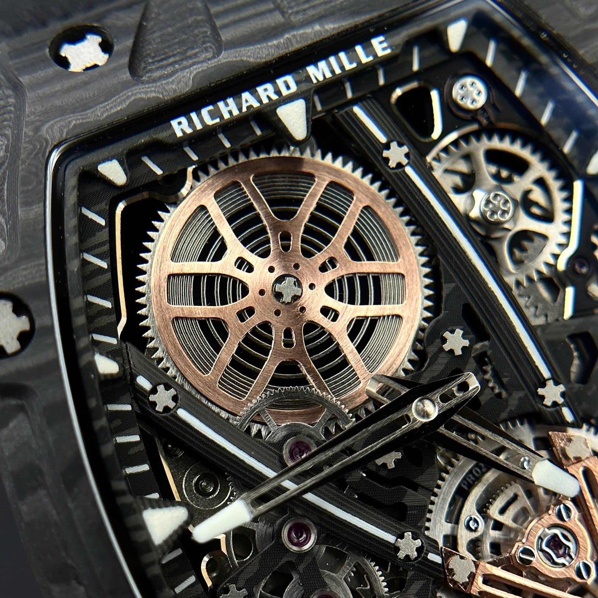Dong-Ho-Richard-Mille-RM27-05-Vo-Carbon-Sieu-Nhe-Replica-11-38x48mm-4-1