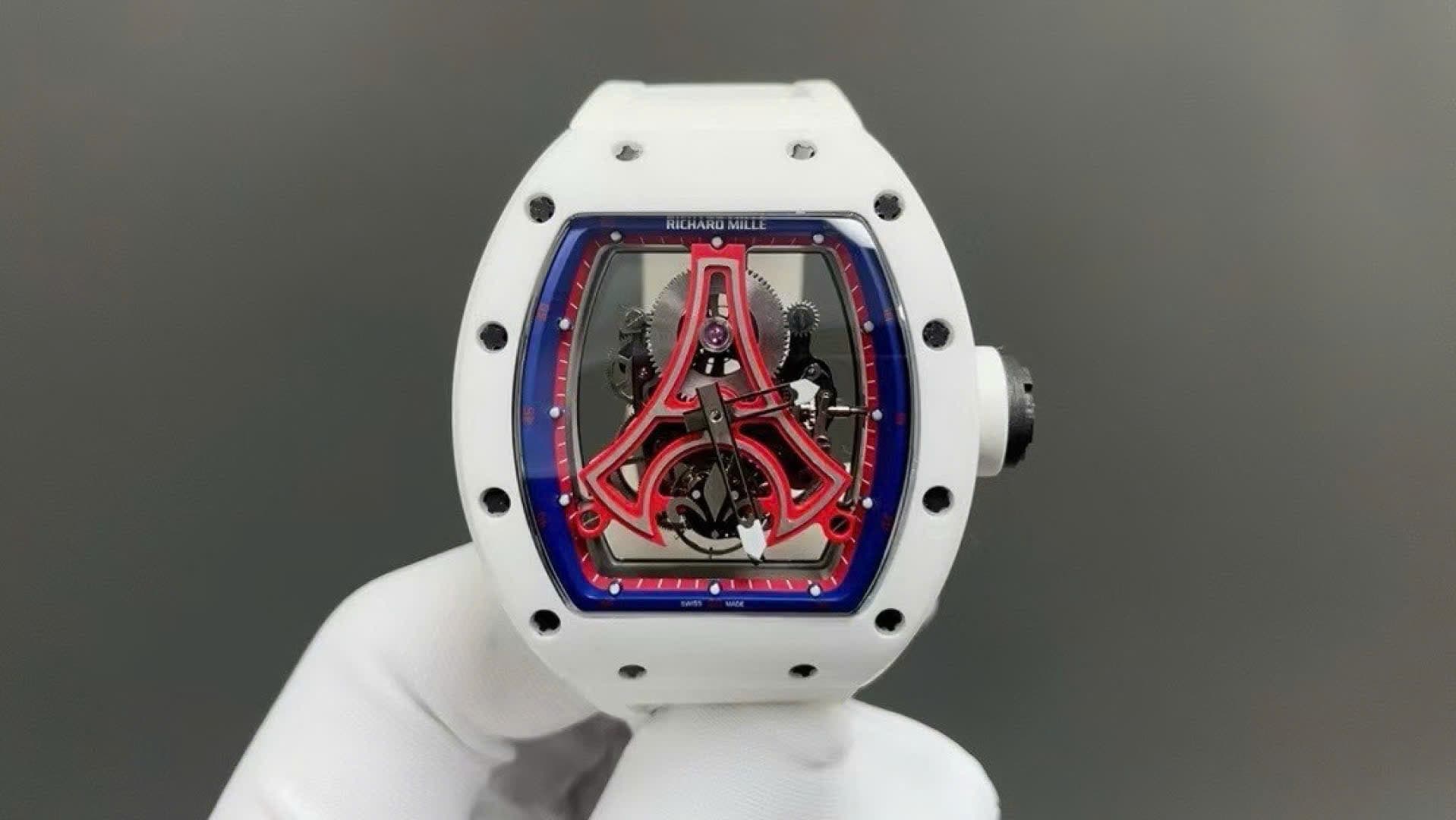 Dong-Ho-Richard-Mille-RM52-03-Paris-Saint-Germain-Tourbillon-Replica-Gom-Trang-40x48mm-3-1
