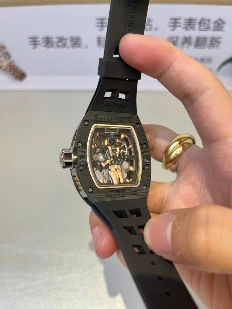 Dong-Ho-Richard-Mille-RM66-Che-Tac-Tourbillon-Carbon-Vang-18K-42-1-1