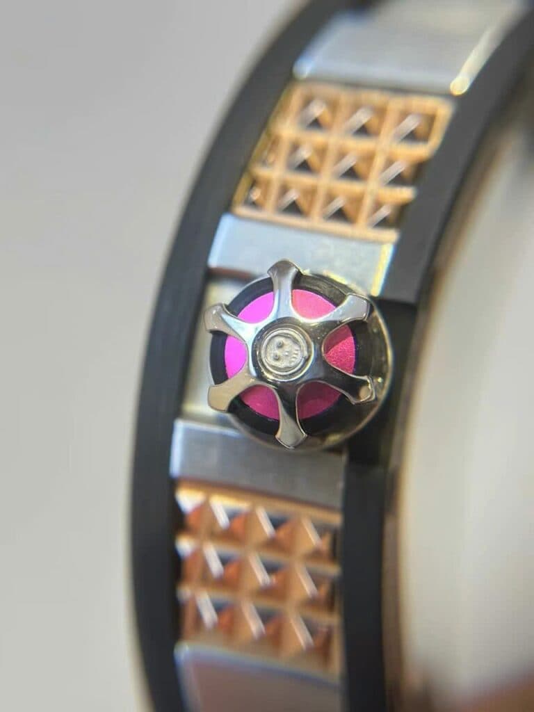 Dong-Ho-Richard-Mille-RM66-Che-Tac-Tourbillon-Carbon-Vang-18K-42-5-1