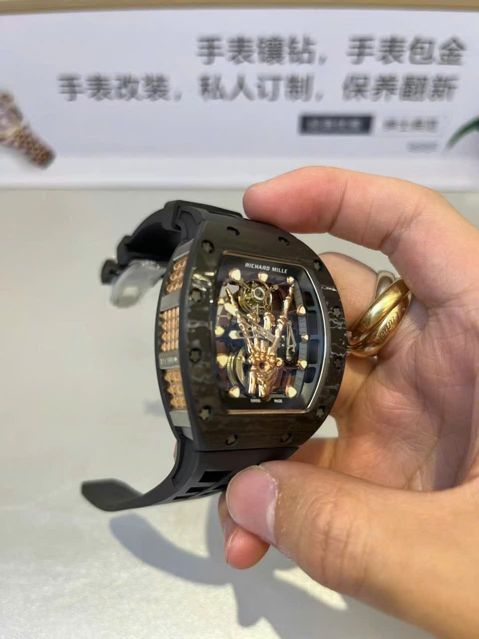 Dong-Ho-Richard-Mille-RM66-Che-Tac-Tourbillon-Carbon-Vang-18K-42-6-1