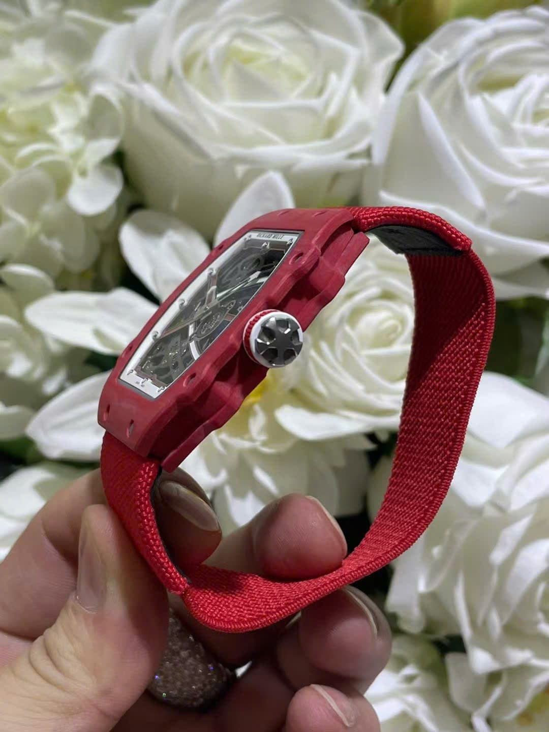 Dong-Ho-Richard-Mille-RM67-02-Che-Tac-Vo-Carbon-Mau-Do-Sieu-Nhe-Trong-Luong-37-Grams-38.7Γ47-9-1