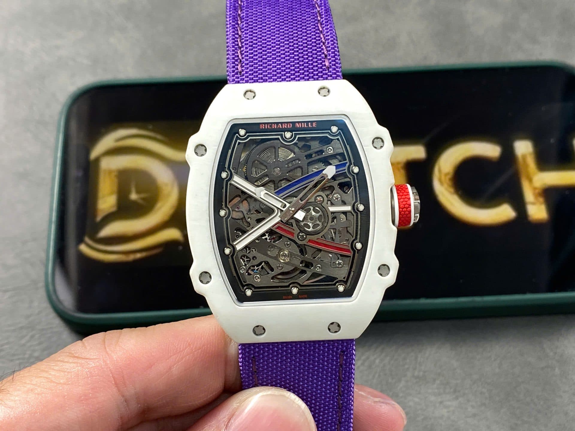 Dong-Ho-Richard-Mille-RM67-02-Che-Tac-Vo-Carbon-Trang-Sieu-Nhe-37-Grams-38.7×47-12-1