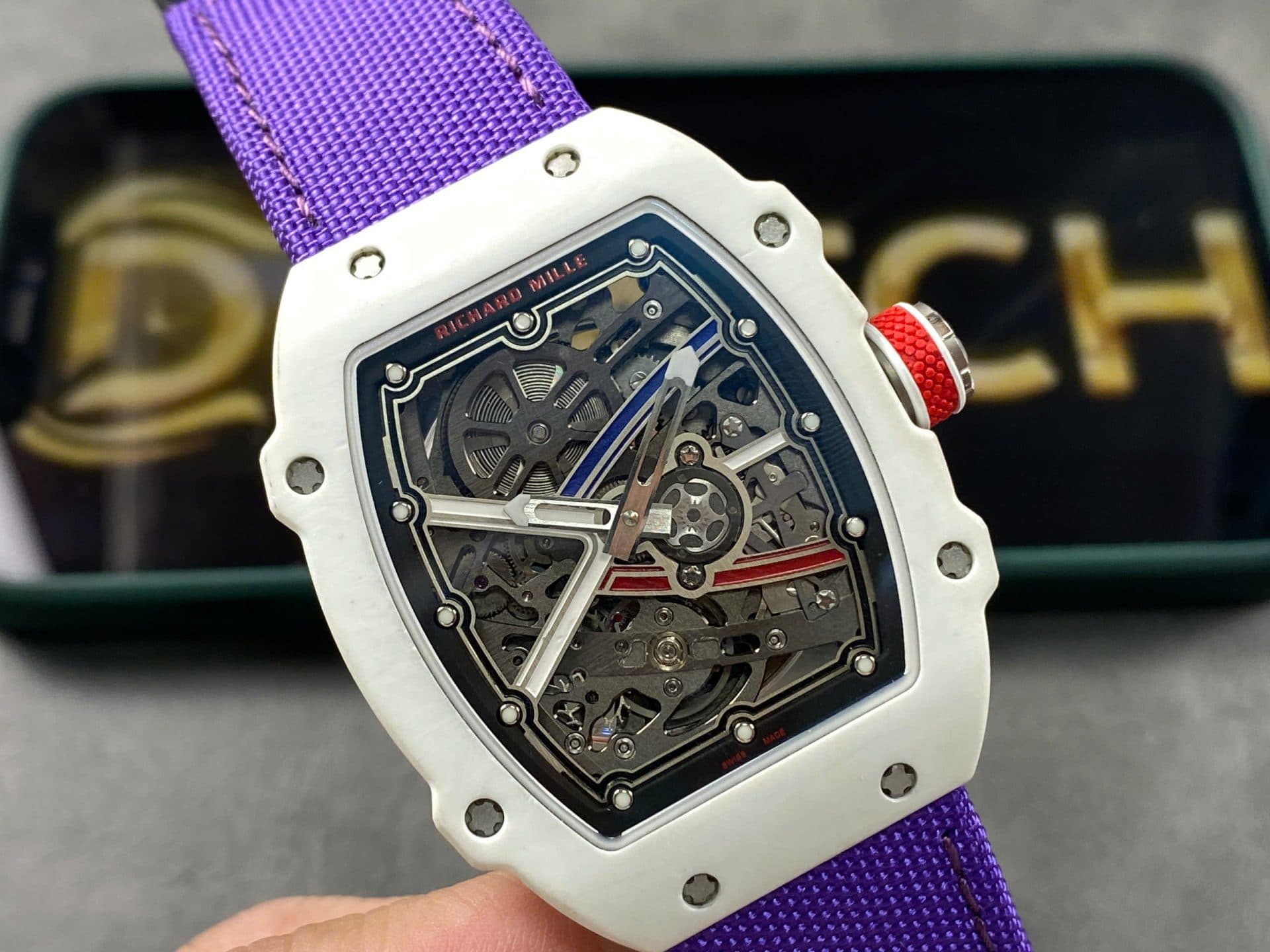 Dong-Ho-Richard-Mille-RM67-02-Che-Tac-Vo-Carbon-Trang-Sieu-Nhe-37-Grams-38.7Γ47-13-1