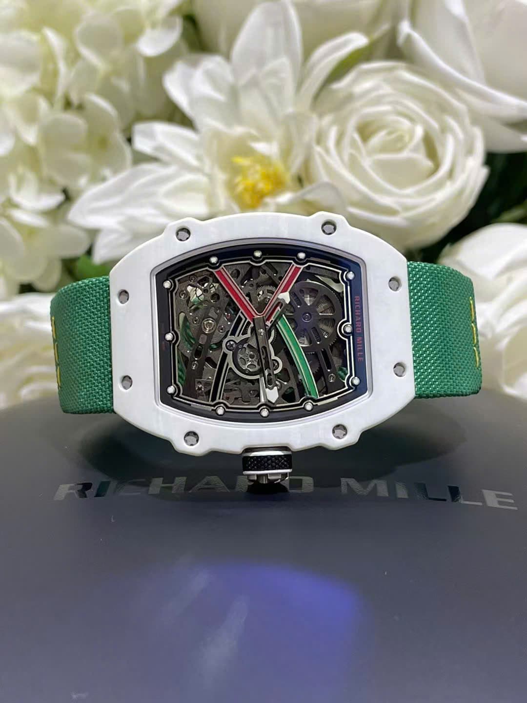 Dong-Ho-Richard-Mille-RM67-02-Vo-Carbon-Mau-Trang-Tinh-Chinh-Sieu-Nhe-Trong-Luong-37-Grams-38.7×47-3-1