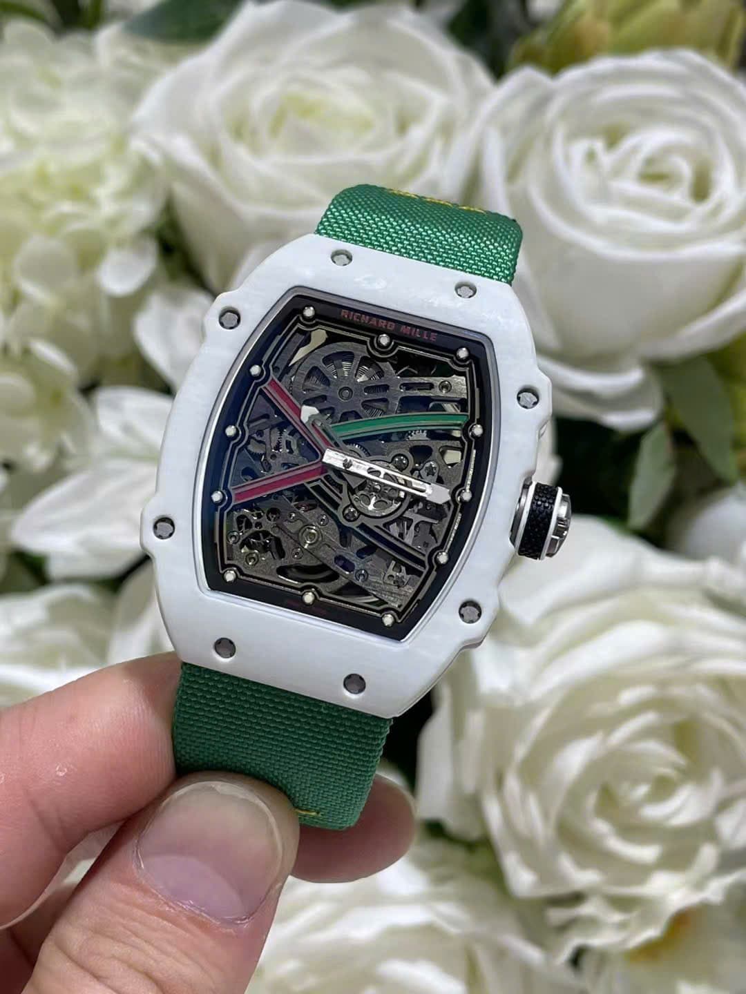 Dong-Ho-Richard-Mille-RM67-02-Vo-Carbon-Mau-Trang-Tinh-Chinh-Sieu-Nhe-Trong-Luong-37-Grams-38.7Γ47-4-1