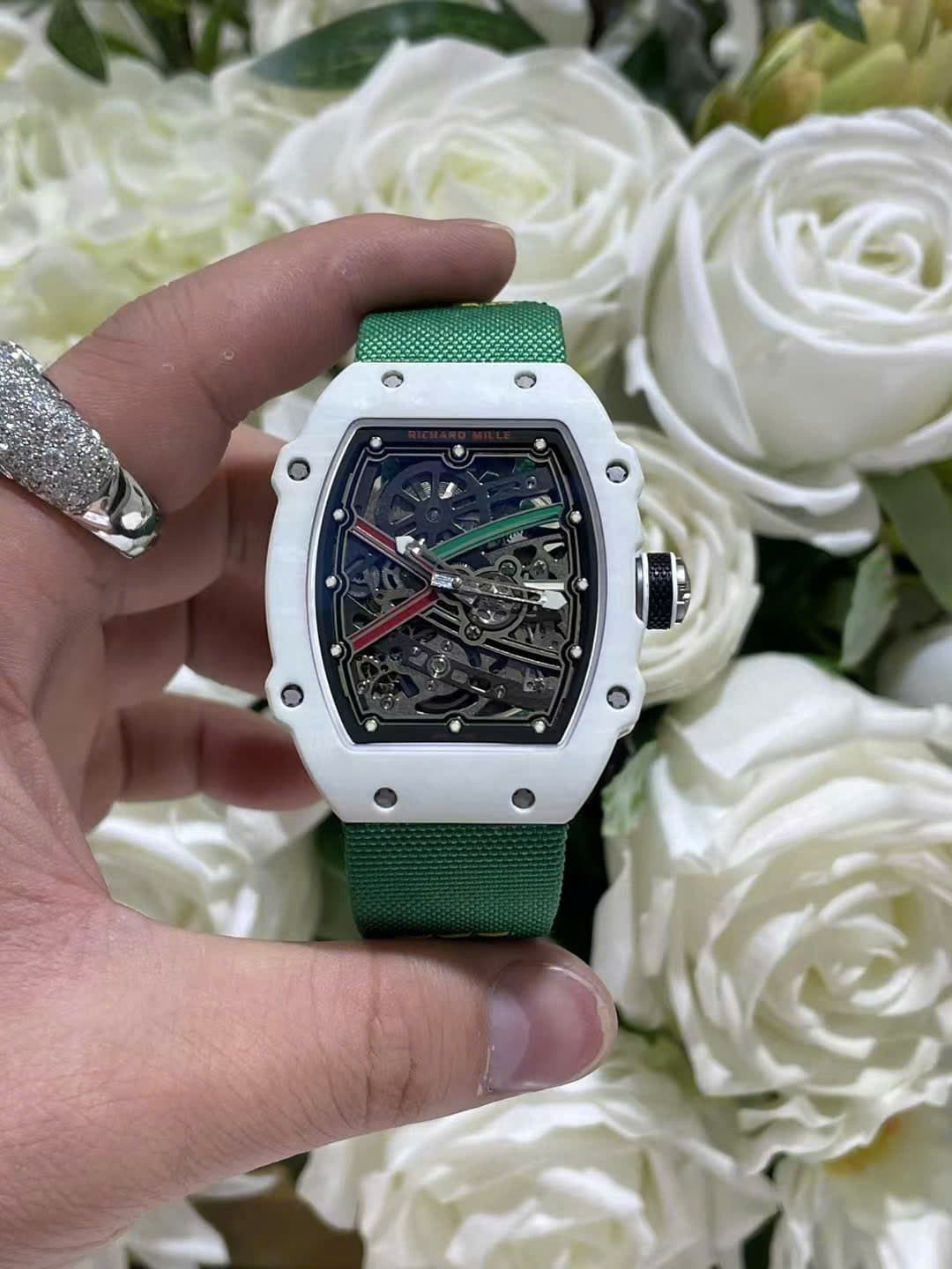 Dong-Ho-Richard-Mille-RM67-02-Vo-Carbon-Mau-Trang-Tinh-Chinh-Sieu-Nhe-Trong-Luong-37-Grams-38.7×47-5-1