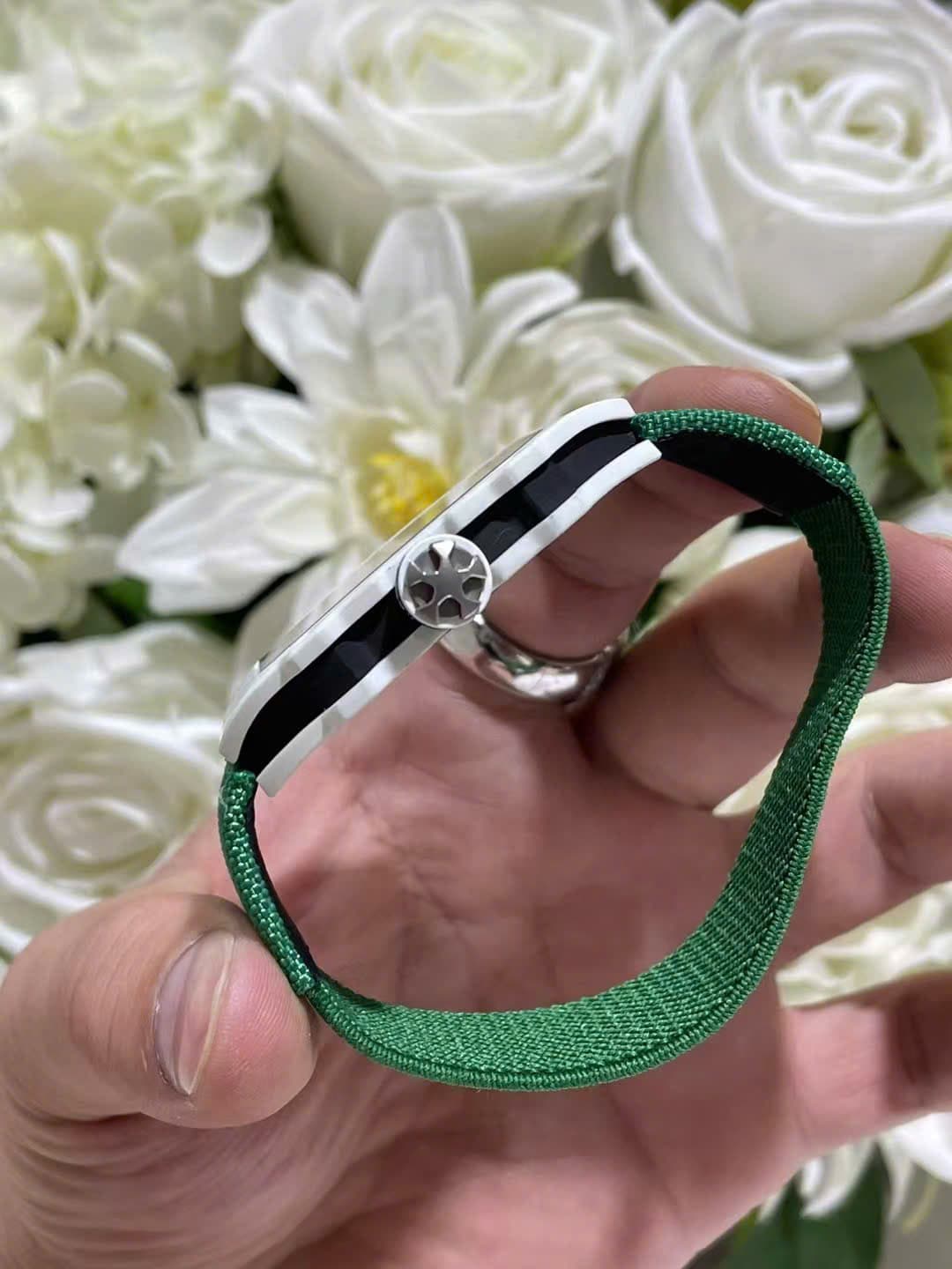 Dong-Ho-Richard-Mille-RM67-02-Vo-Carbon-Mau-Trang-Tinh-Chinh-Sieu-Nhe-Trong-Luong-37-Grams-38.7Γ47-7-1